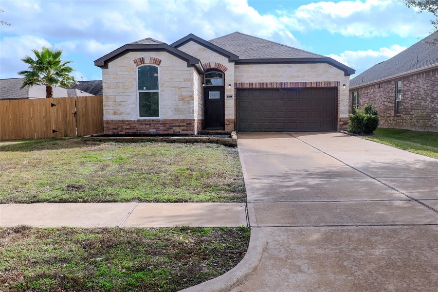 Property photo for 2818 Soffiano Lane, League City, TX
