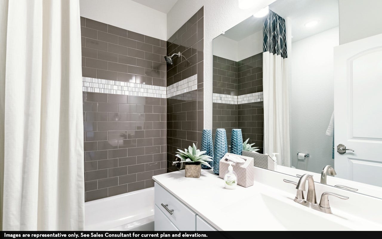 5225 Autumn Hills Trail, Pearland, TX 77584 Bathroom