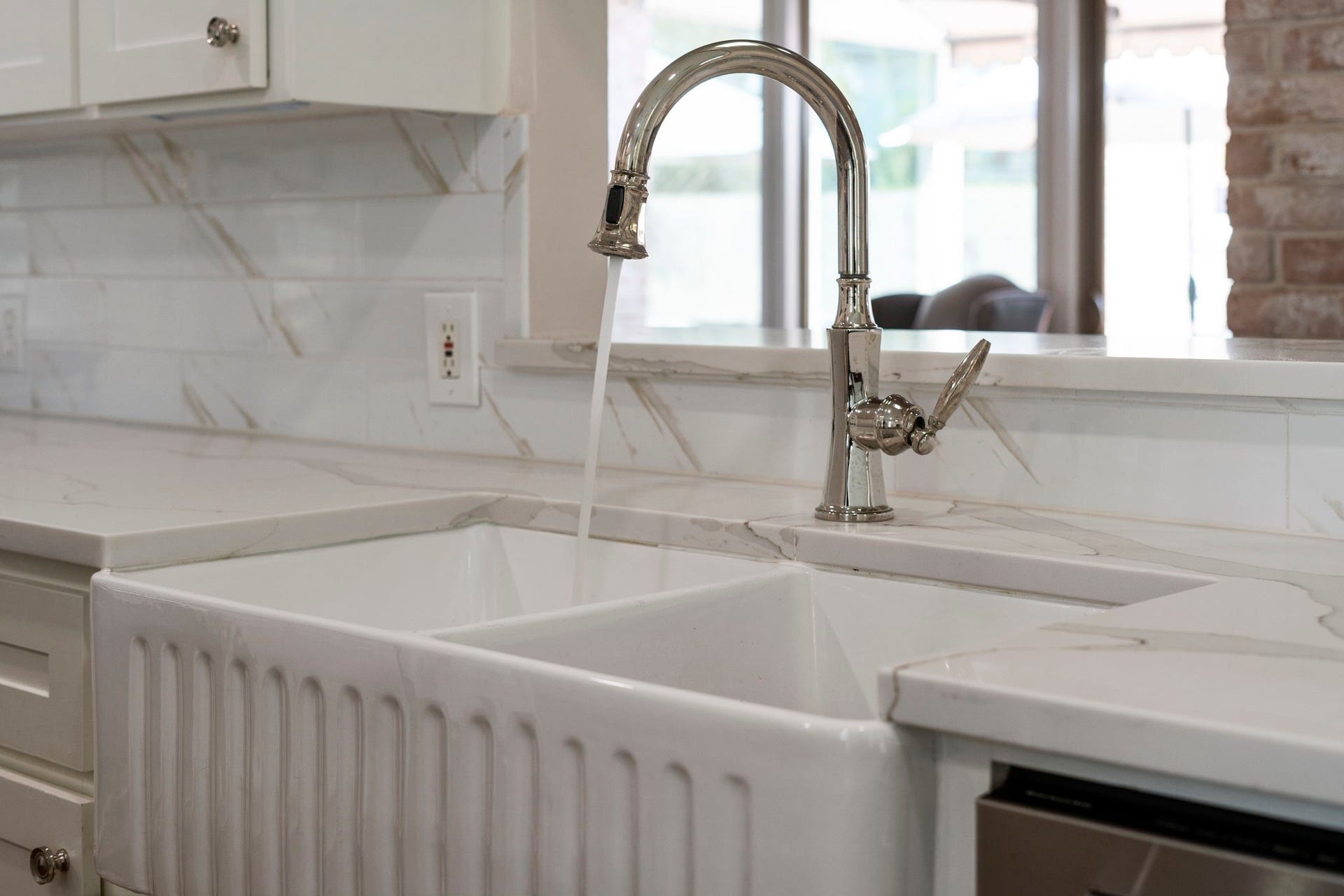 443 Fox Briar Lane, Sugar Land, TX 77478 A deep-basin porcelain farmhouse sink features double basins and a professional-grade garbage disposal.