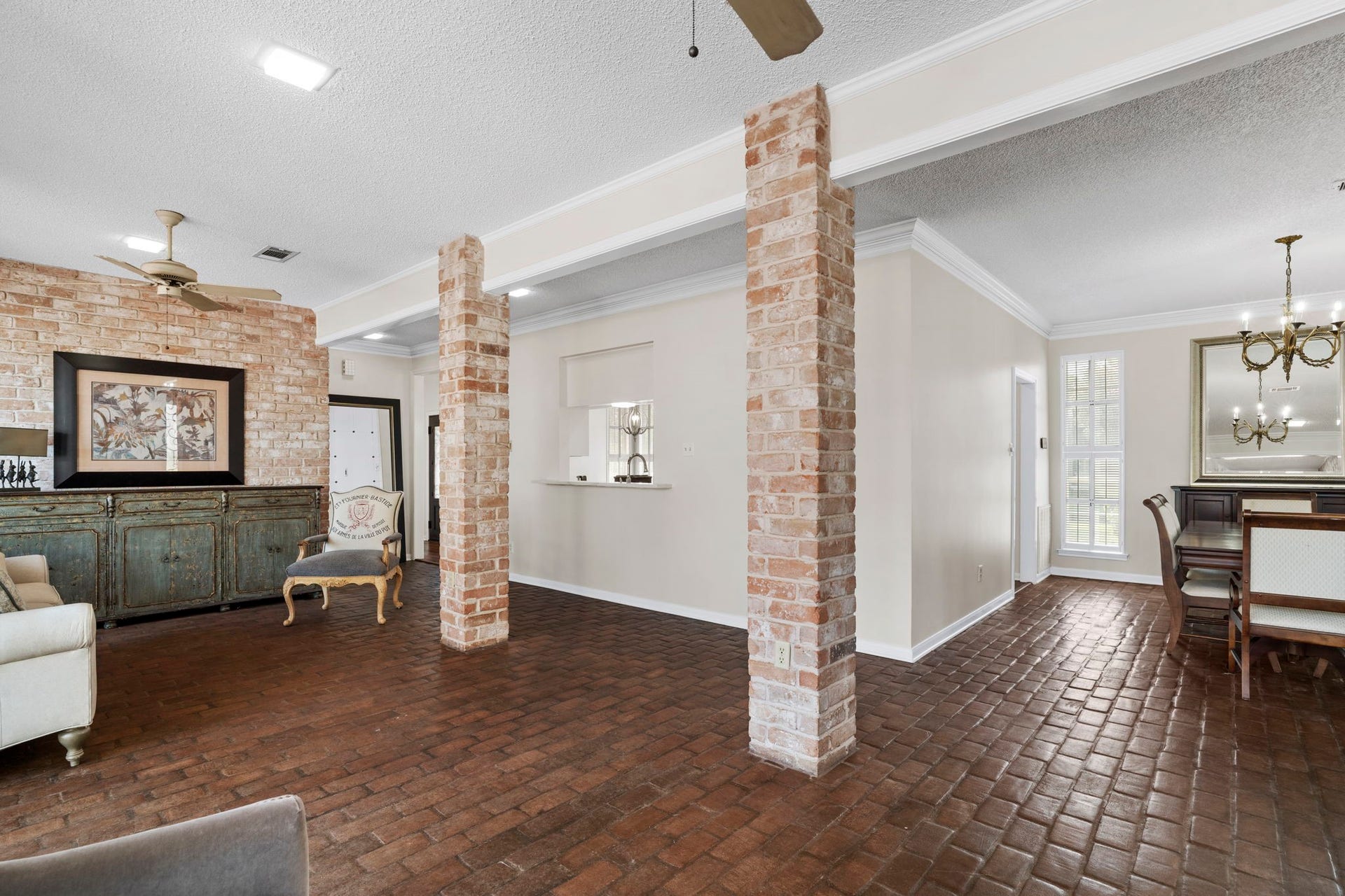 443 Fox Briar Lane, Sugar Land, TX 77478 Brick columns add to the homes distinctive architectural style.