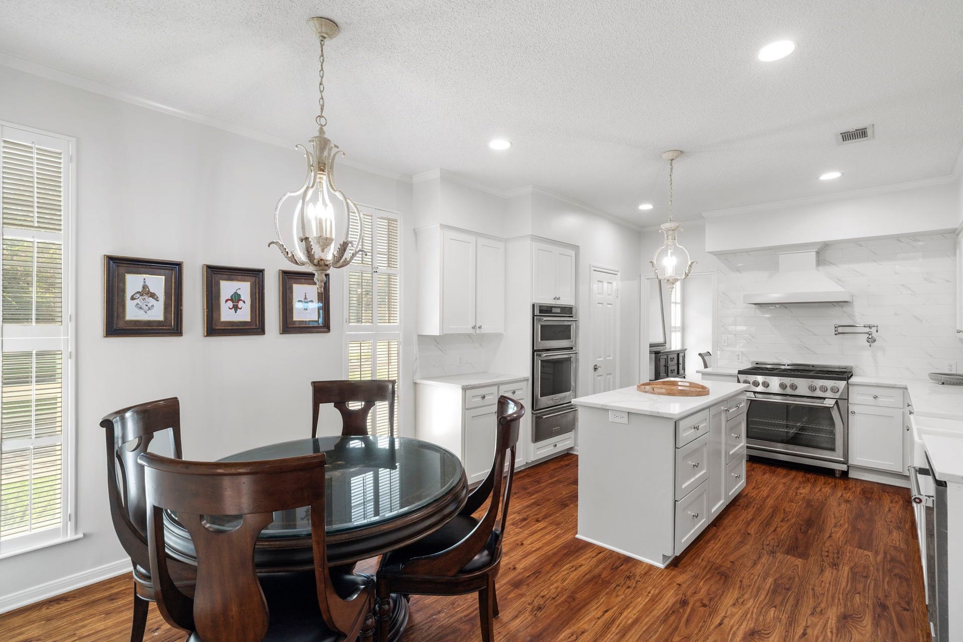 443 Fox Briar Lane, Sugar Land, TX 77478 A whole-home water purification system and updated PEX plumbing repipe provide enhanced water quality and a modernized plumbing system throughout the home.