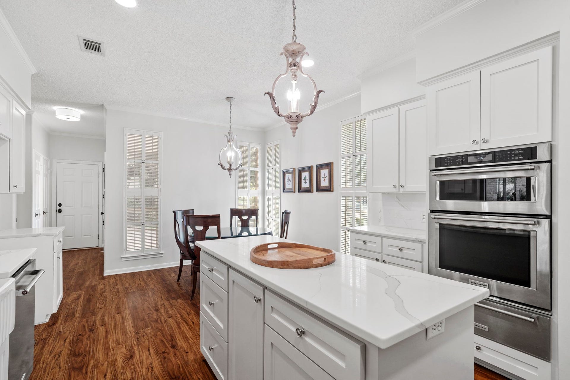 443 Fox Briar Lane, Sugar Land, TX 77478 Spacious center island with convenient drawers and storage underneath.