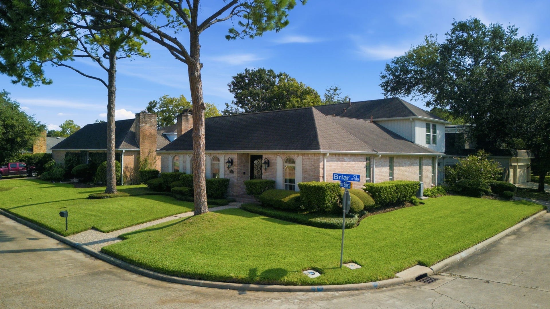 443 Fox Briar Lane, Sugar Land, TX 77478 Call today to schedule your private tour!