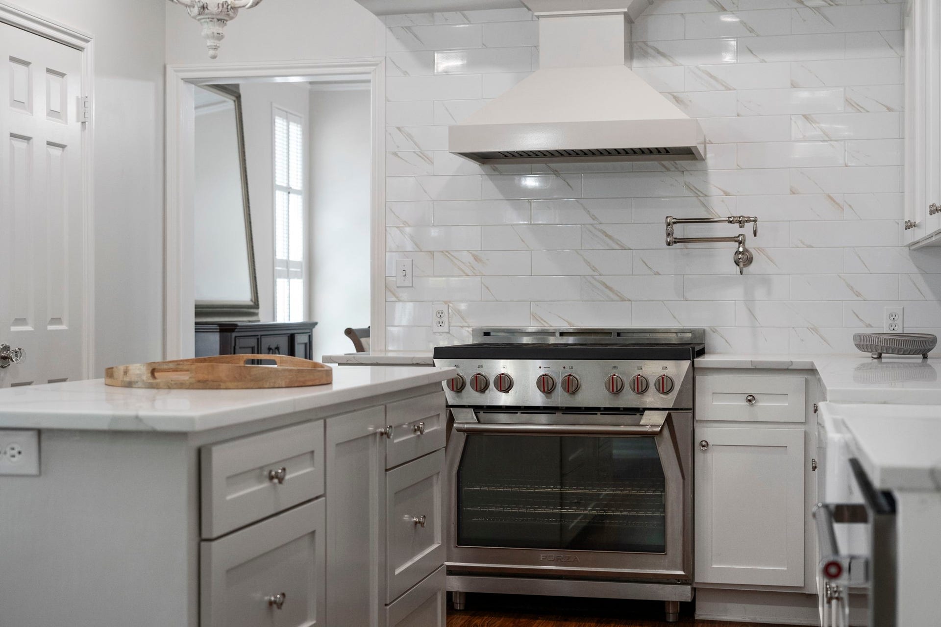 443 Fox Briar Lane, Sugar Land, TX 77478 A professional-grade Forza six-burner gas range anchors the kitchen, offering exceptional cooking capacity and performance.