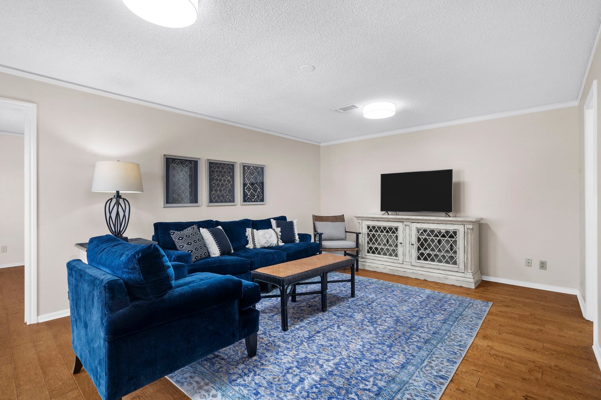 443 Fox Briar Lane, Sugar Land, TX 77478 At the top of the stairs, the second-floor game room/private living area offers wood flooring, updated lighting, direct access to a Hollywood-style bathroom and an outdoor balcony.