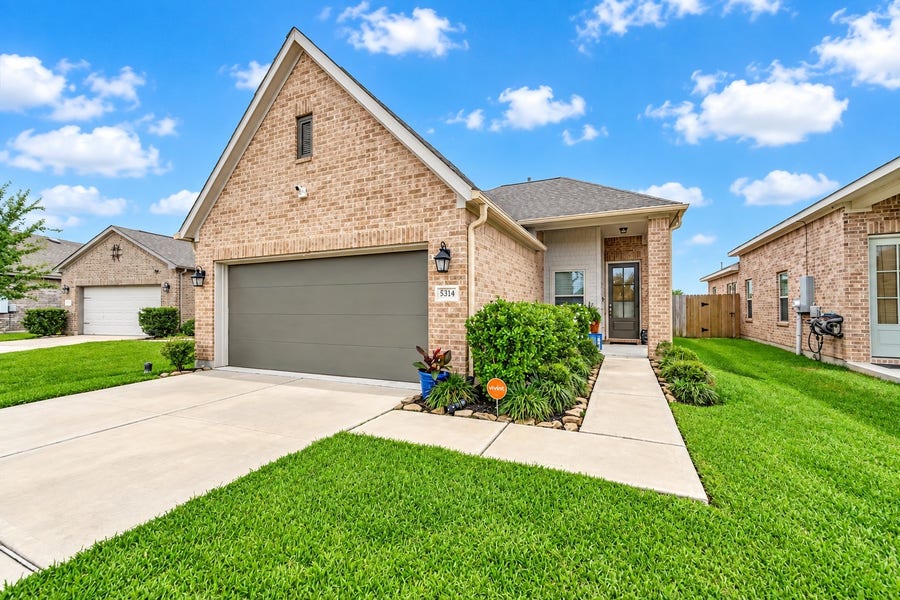 Property photo for 5314 Abbeville Court, Dickinson, TX