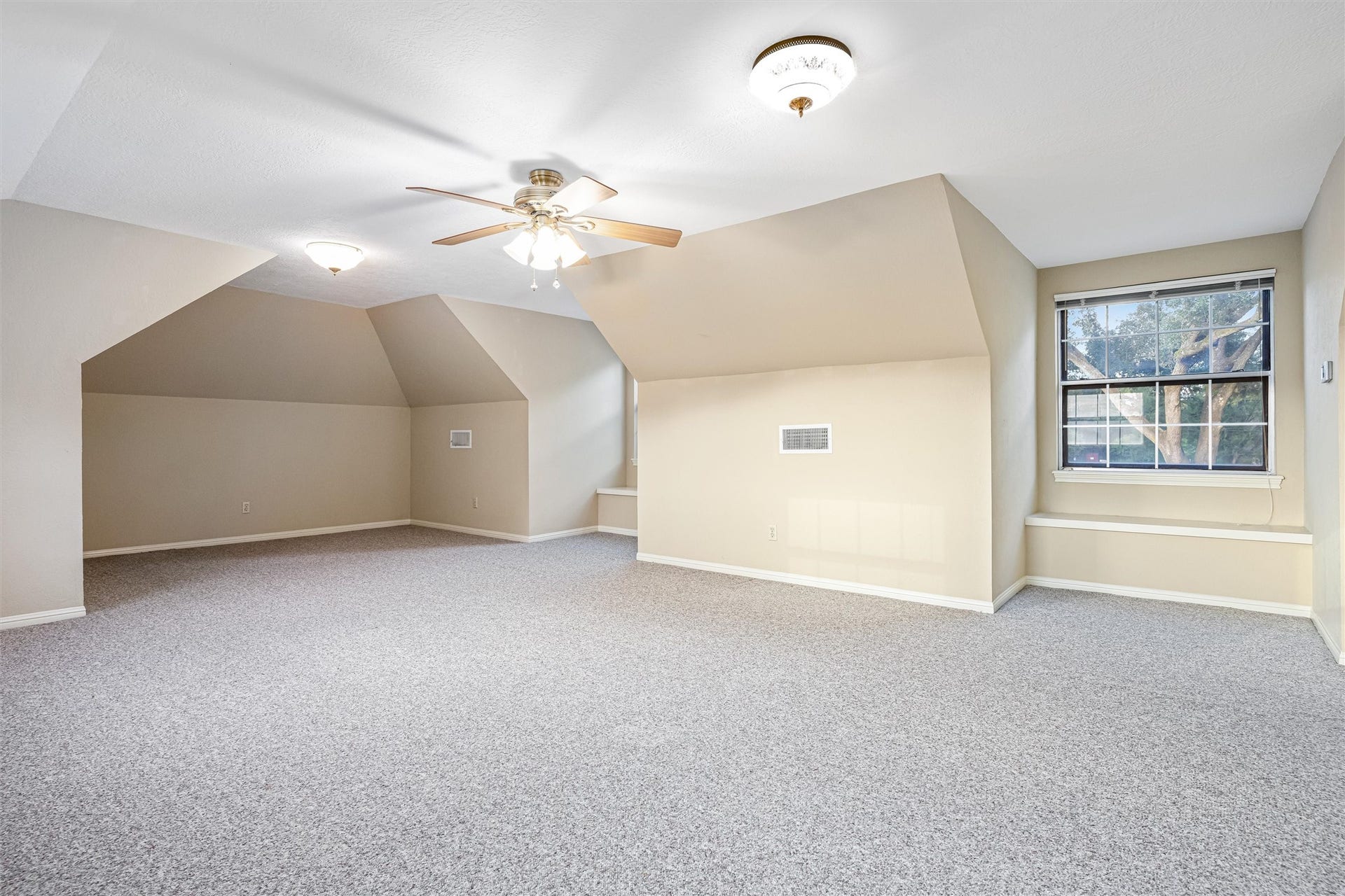 1715 Avenue D, Katy, TX 77493 This upstairs guest suite/flex room offers tremendous flexibility as a private retreat, game room, media room or studio, with abundant natural light and generous living space.