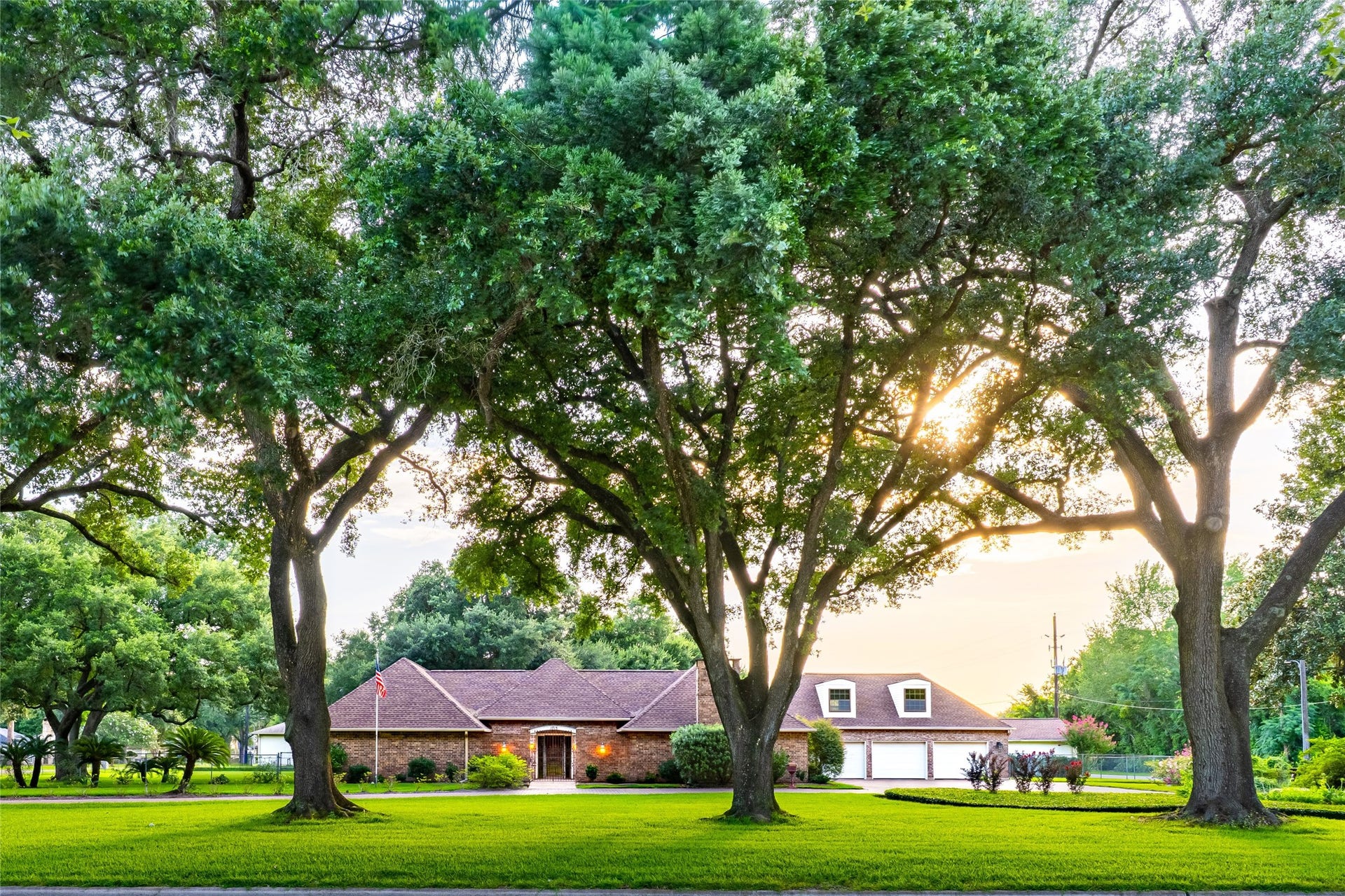 1715 Avenue D, Katy, TX 77493 Welcome to 1715 Avenue D in the heart of Old Katy!