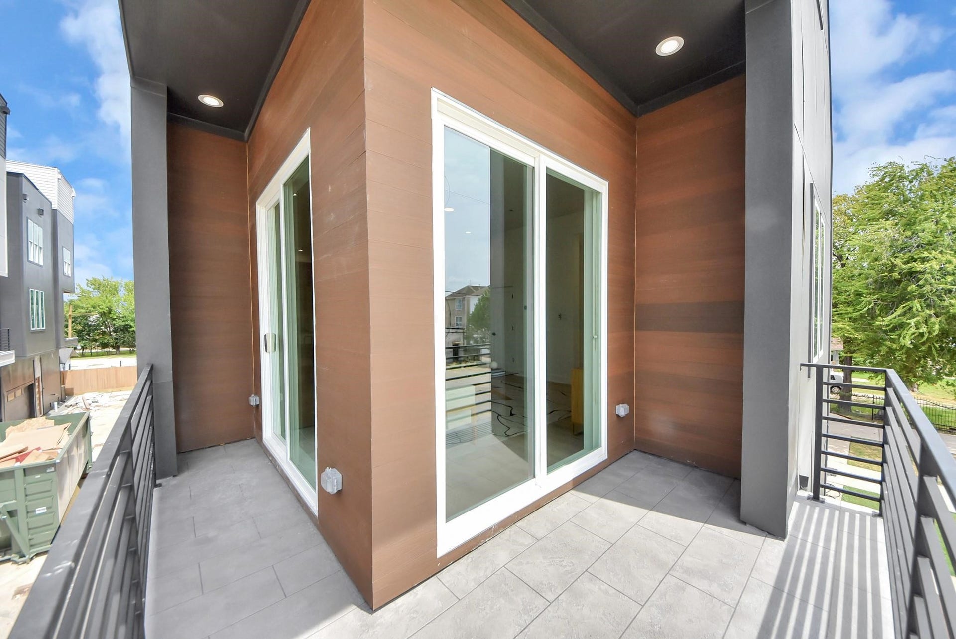 1603 W 25th Street, Houston, TX 77008 Covered balcony accessible from the second-floor living room.