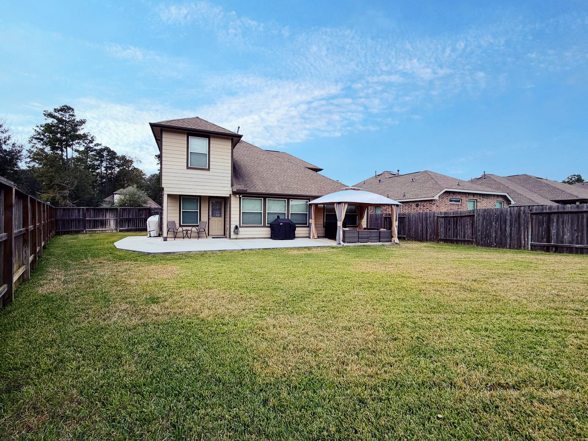 2806 Bretton Woods Drive, Conroe, TX 77301 Discover the perfect retreat with this home, featuring an expansive backyard ideal for relaxation and outdoor gatherings.