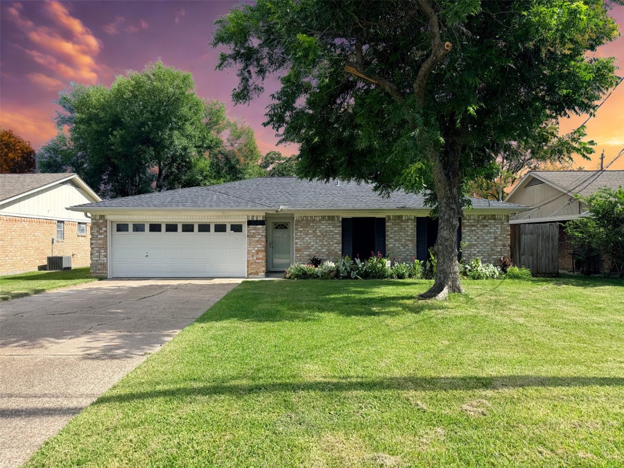 Property photo for 205 W Vaughn Lane, Deer Park, TX