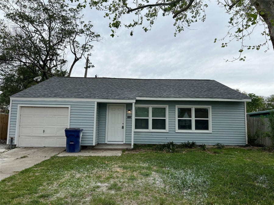 Property photo for 1418 2nd Avenue N, Texas City, TX