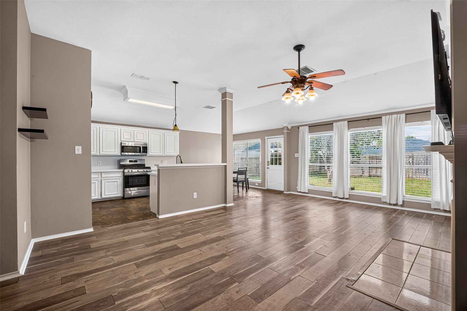 3907 Vinecrest Drive, Pearland, TX 77584 3907 Vinecrest Drive, Pearland, TX 77584