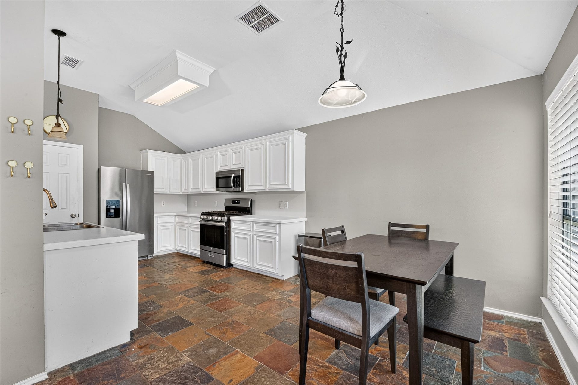 3907 Vinecrest Drive, Pearland, TX 77584 3907 Vinecrest Drive, Pearland, TX 77584