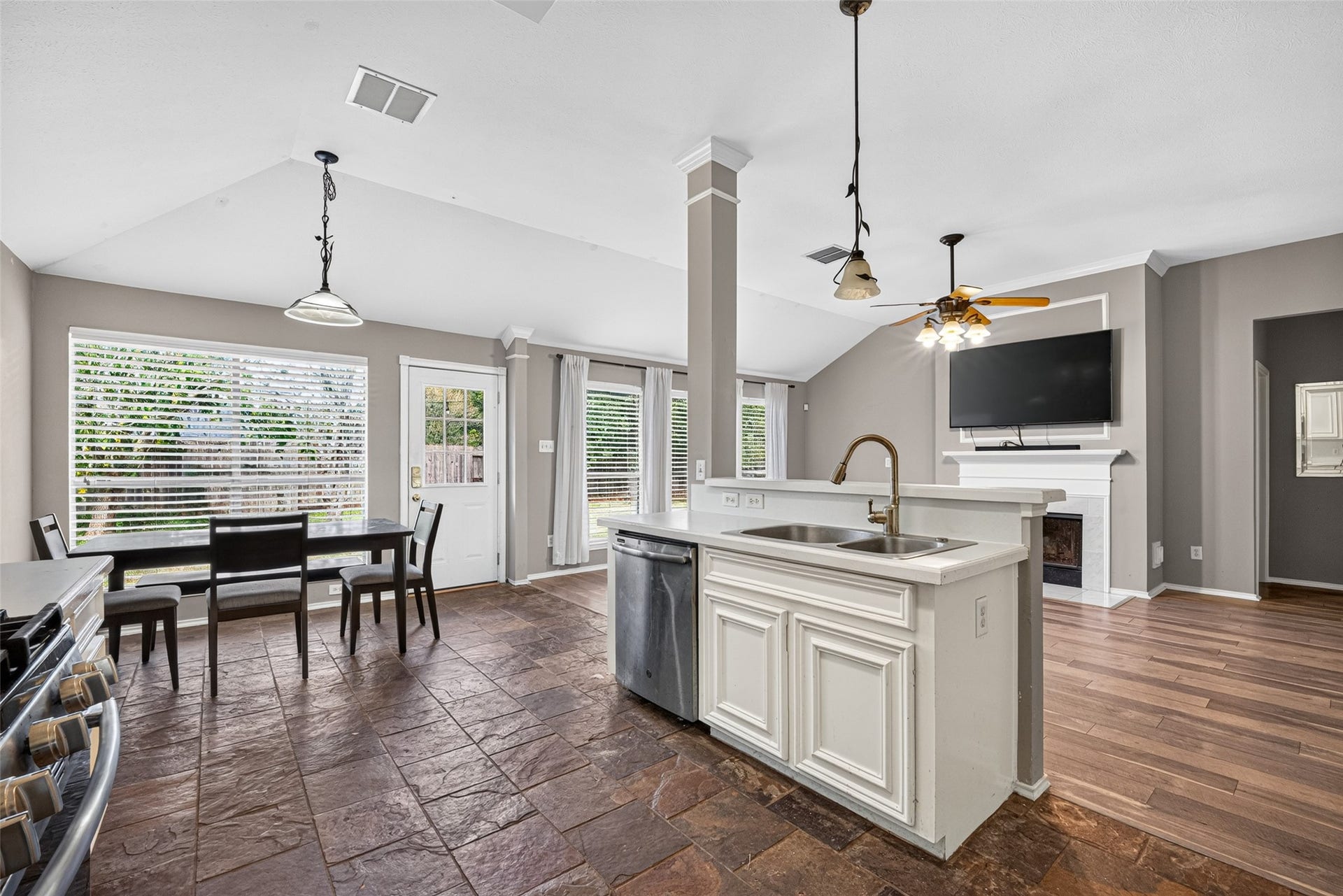 3907 Vinecrest Drive, Pearland, TX 77584 3907 Vinecrest Drive, Pearland, TX 77584