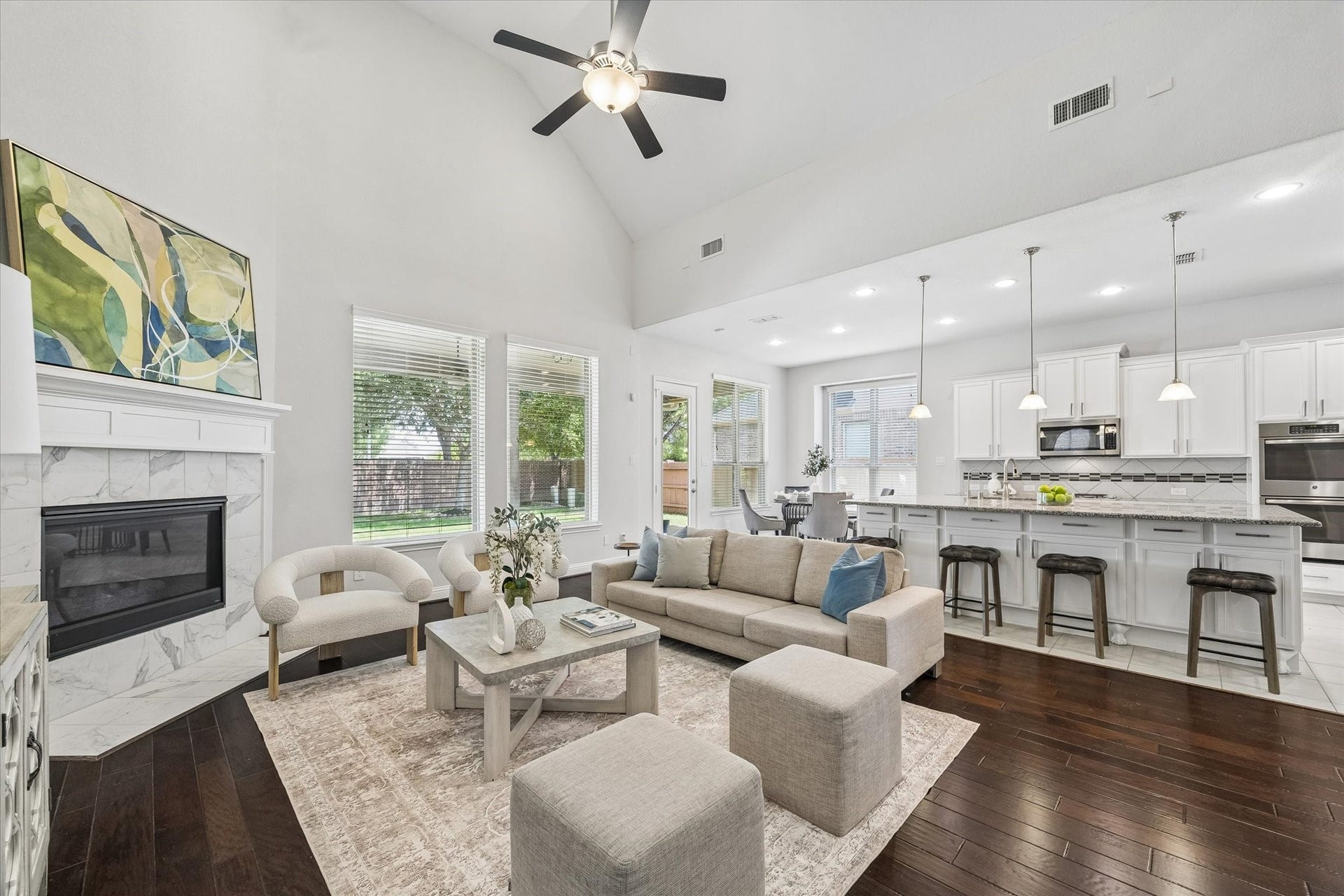 11127 Glasgill Court, Richmond, TX 77407 Spacious living room seamlessly connected to the kitchen