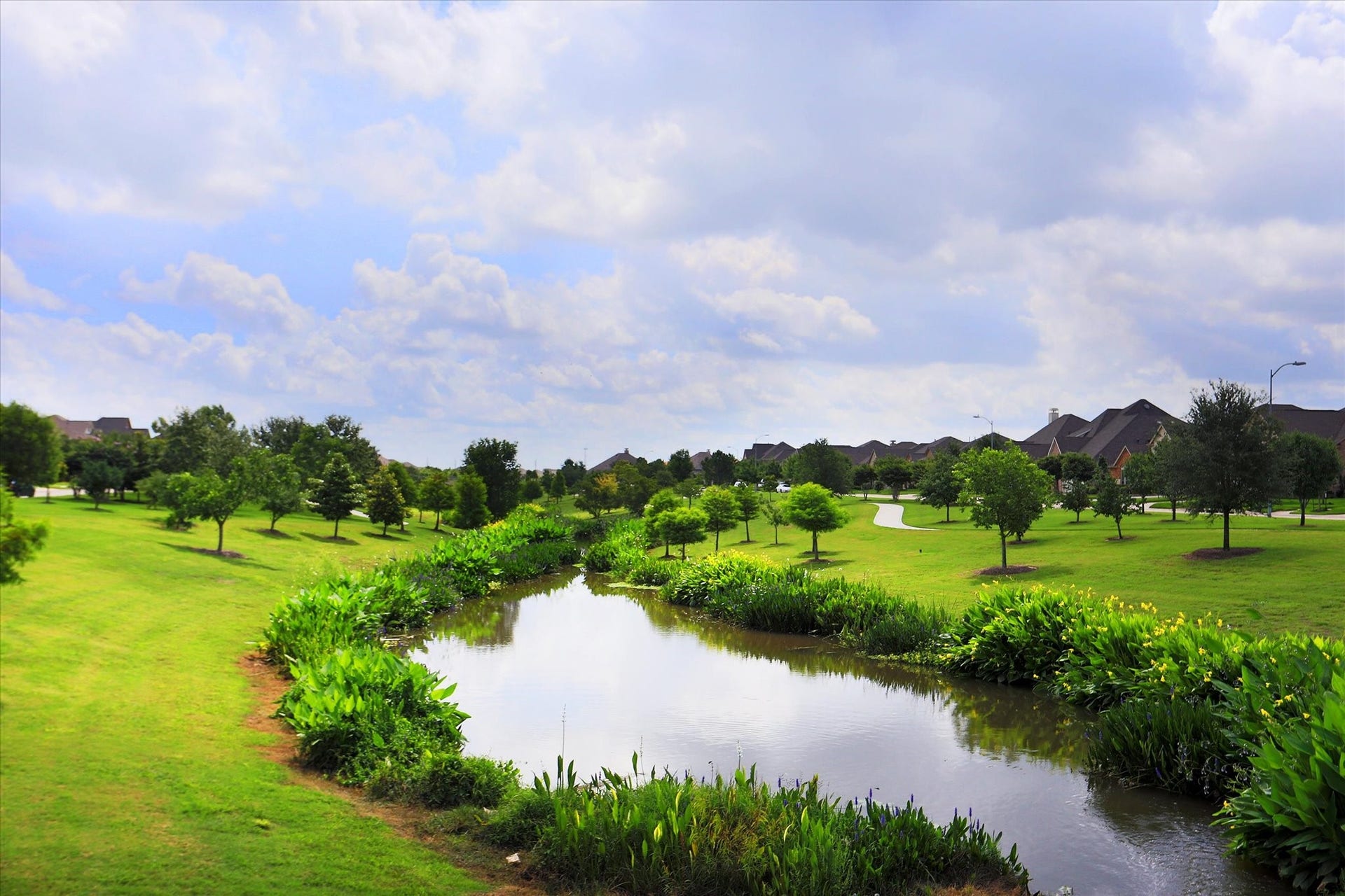 11127 Glasgill Court, Richmond, TX 77407 Scenic Walking Trails Peaceful lakeside trails and picturesque natural surroundings