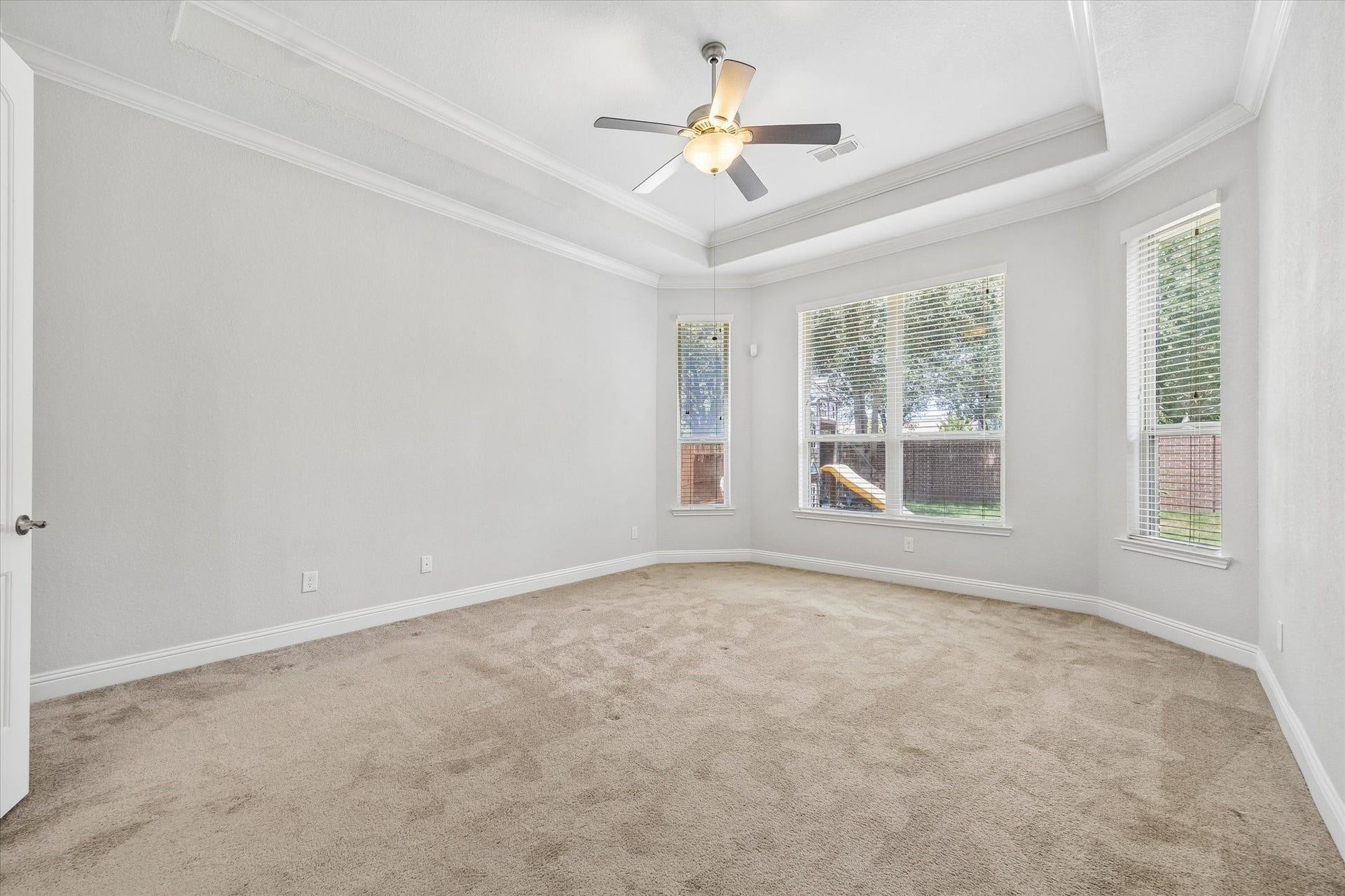 11127 Glasgill Court, Richmond, TX 77407 Spacious owner's retreat with tray ceiling and abundant natural light