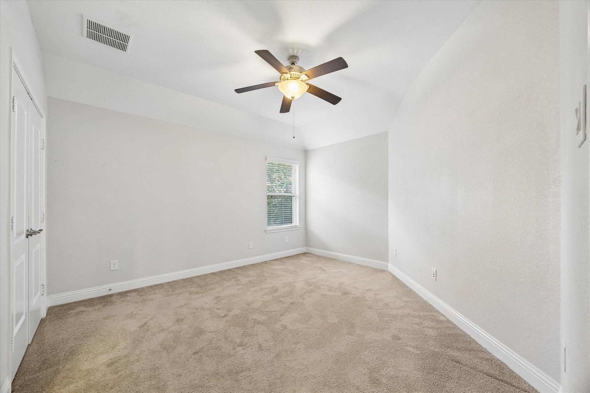 11127 Glasgill Court, Richmond, TX 77407 Fourth Bedroom Comfortable bedroom offering flexibility for guests or a home office