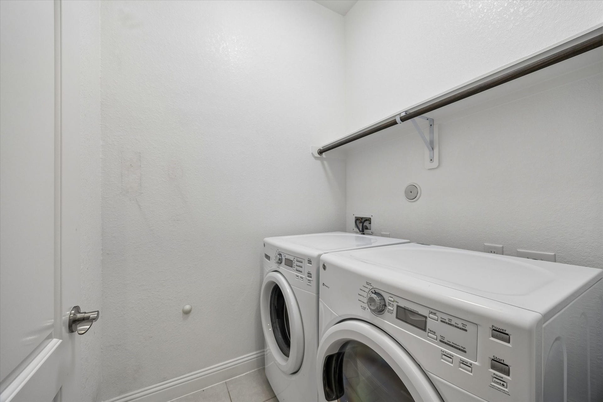 11127 Glasgill Court, Richmond, TX 77407 Dedicated laundry room with washer and dryer