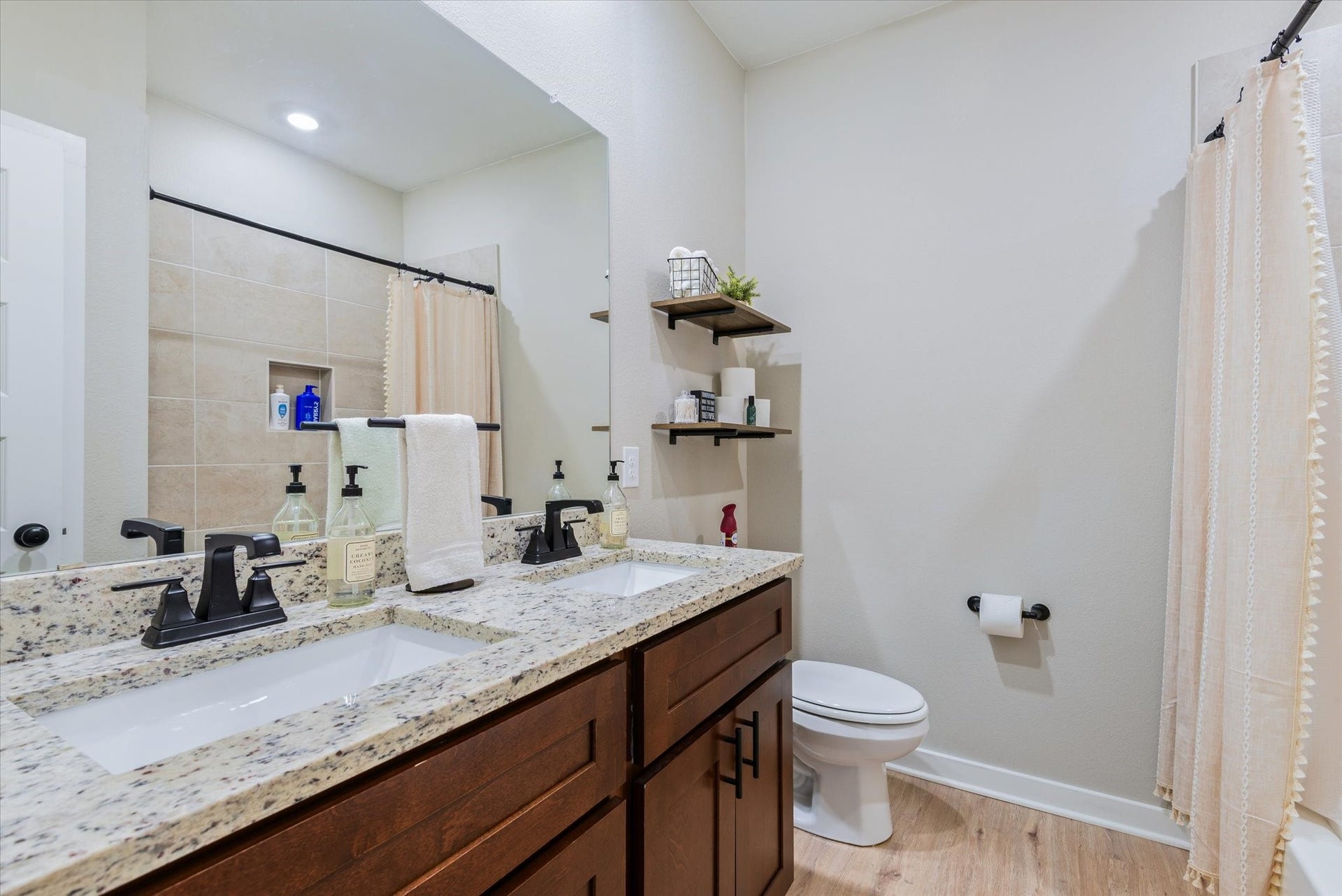 Full bathroom next to 2 bedrooms
