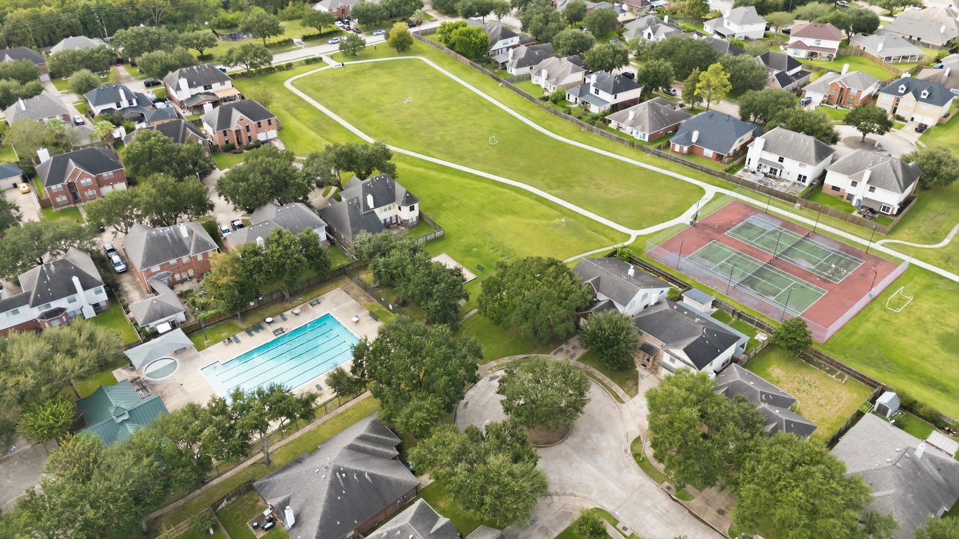 HOA Park Pointe tennis courts and pool