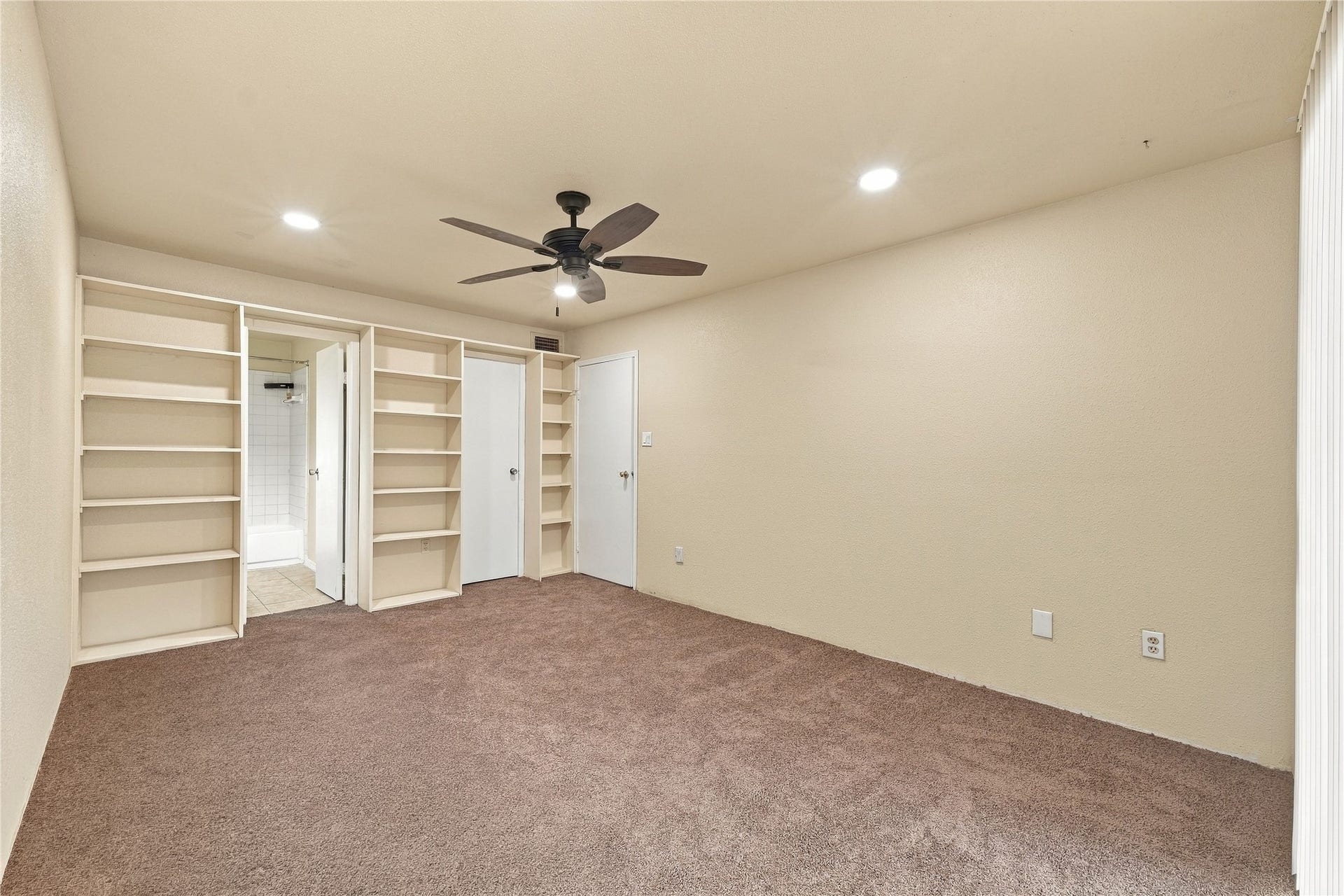 6500 Sands Point Drive, #708, Houston, TX 77074 6500 Sands Point Drive, #708, Houston, TX 77074