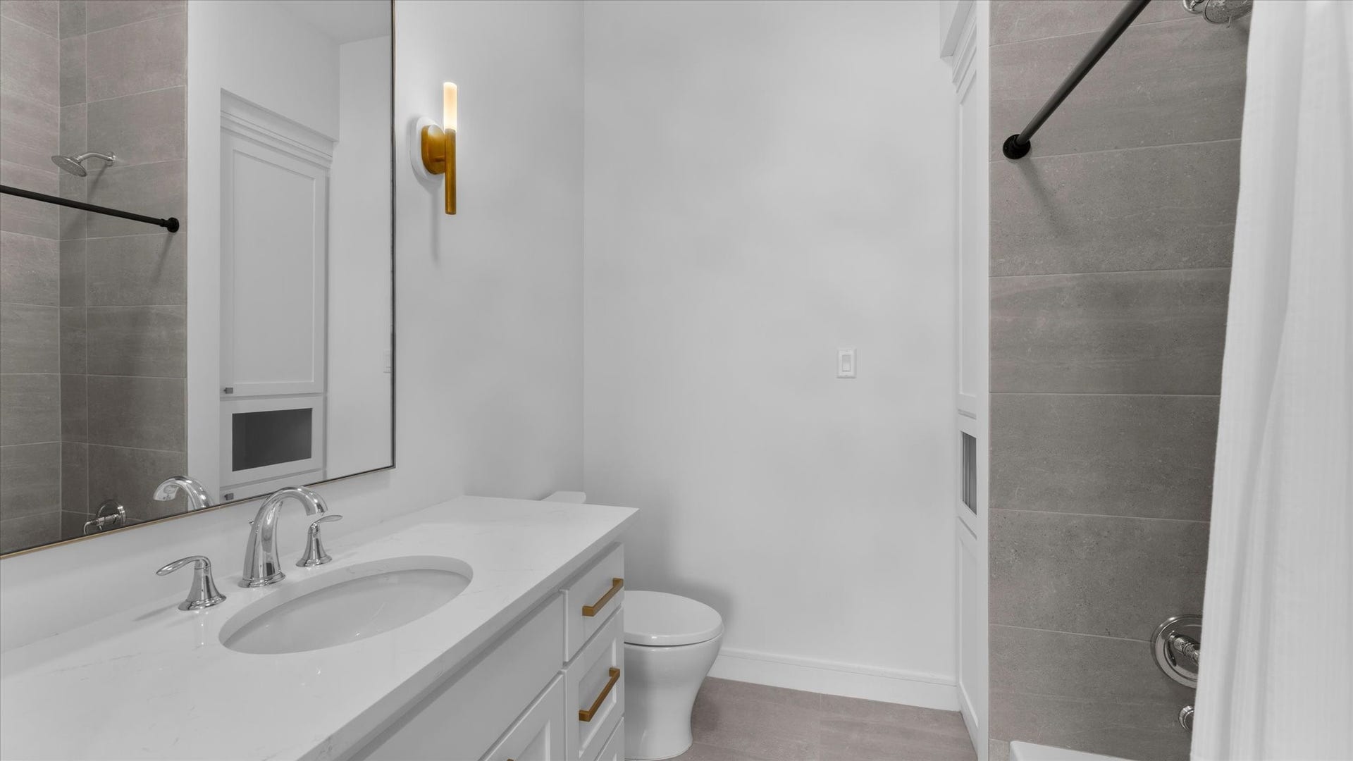 En-suite bathroom