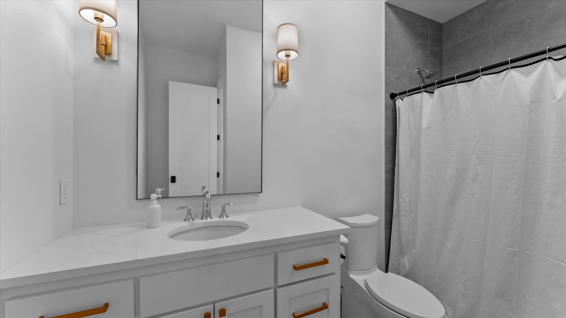 En-suite bathroom