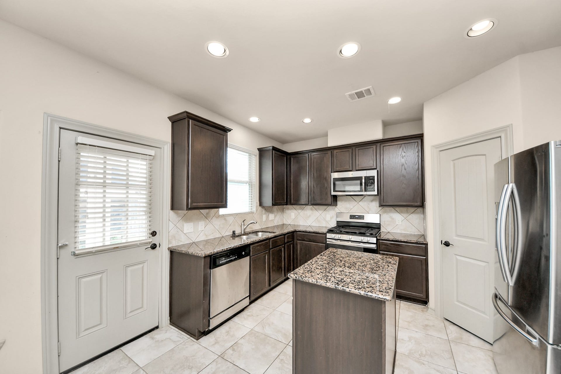 2339 Argos Drive, Missouri City, TX 77459 2339 Argos Drive, Missouri City, TX 77459