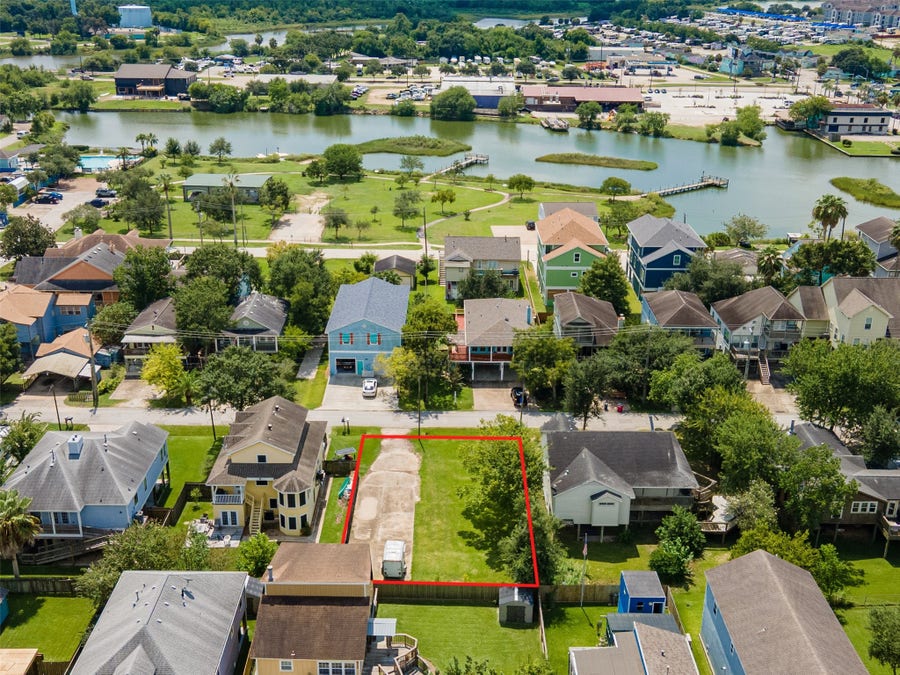 Property photo for 822 Cedar Road, Clear Lake Shores, TX