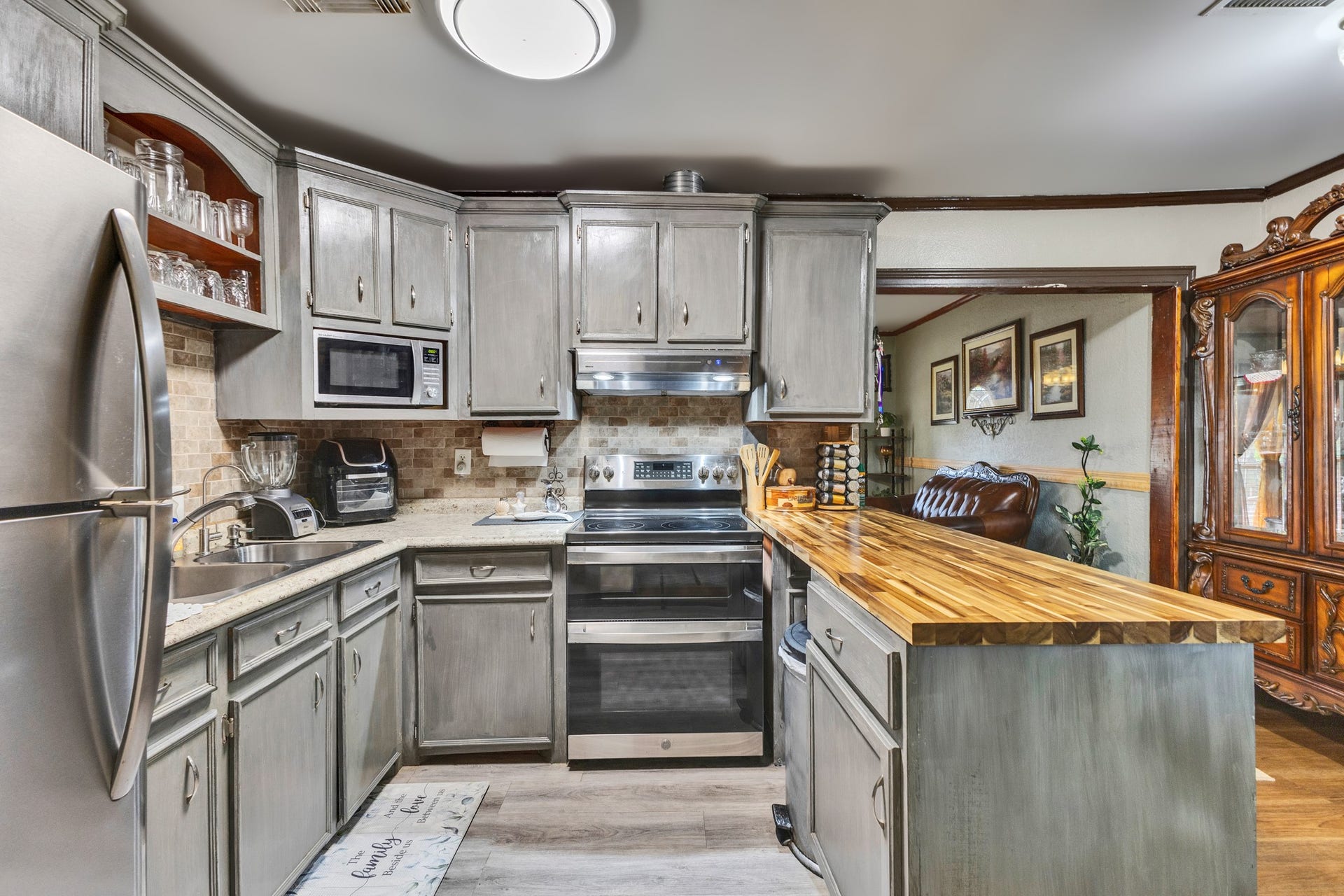 307 Azalea Street, Lake Jackson, TX 77566