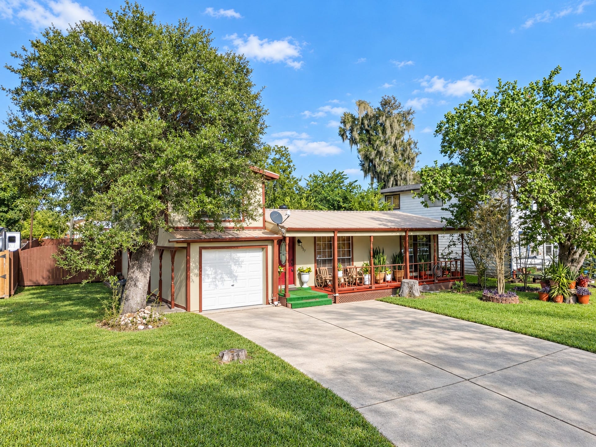 307 Azalea Street, Lake Jackson, TX 77566