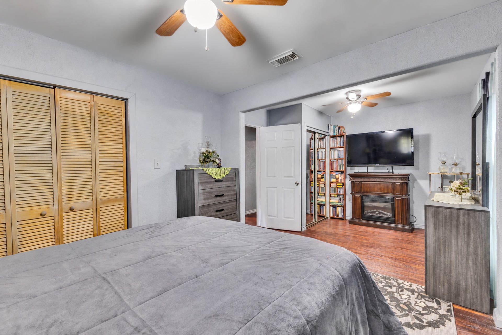 307 Azalea Street, Lake Jackson, TX 77566