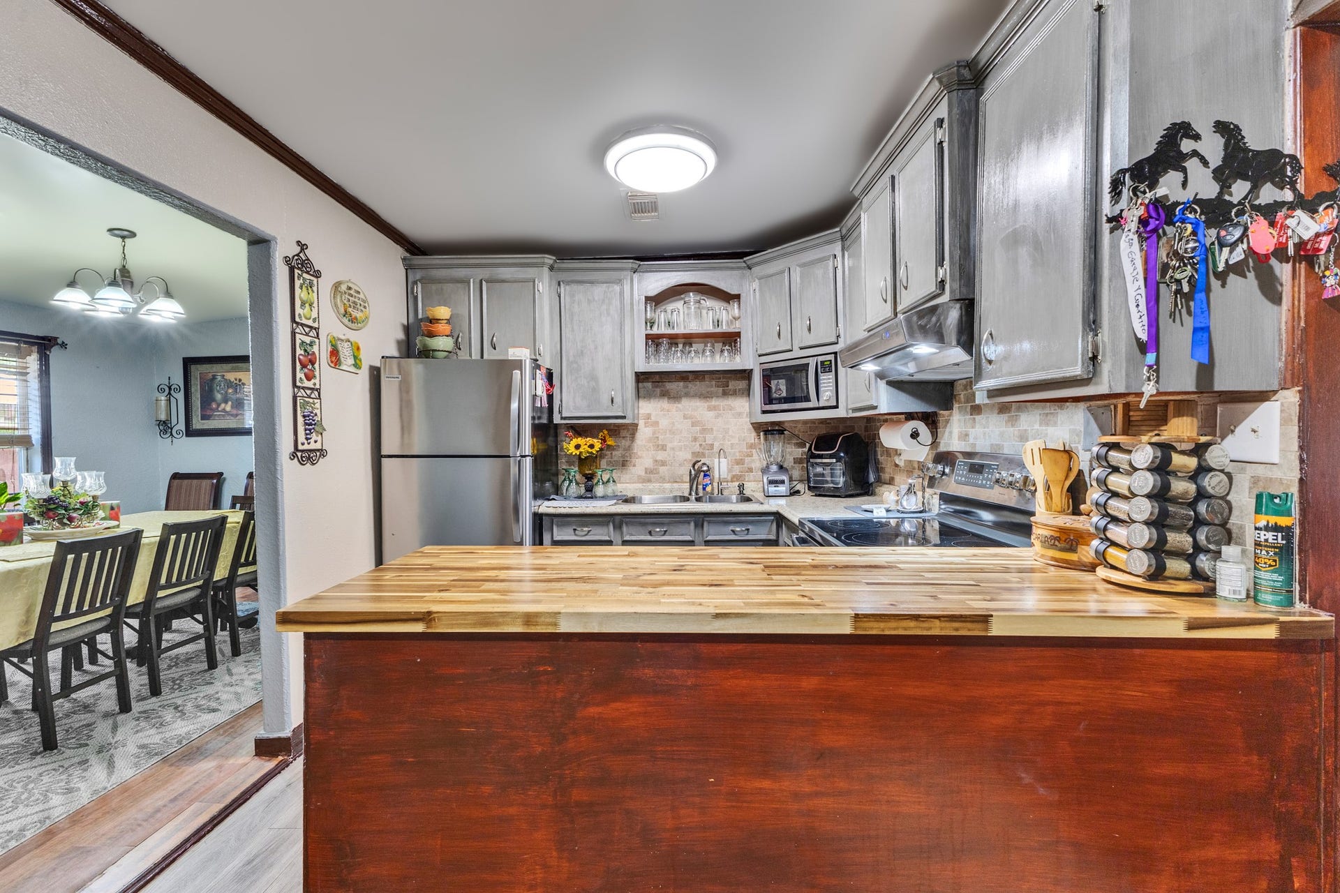 307 Azalea Street, Lake Jackson, TX 77566