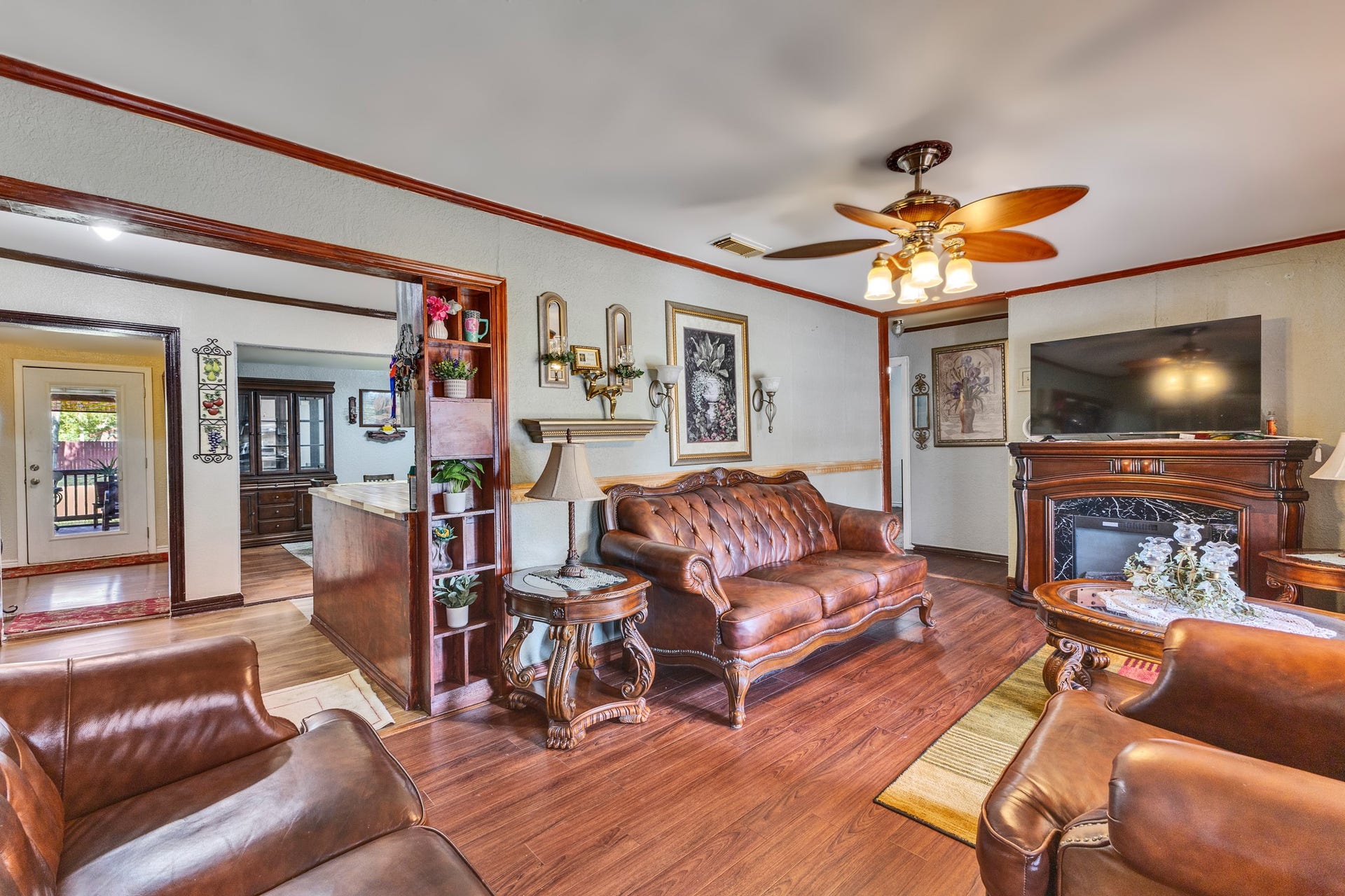 307 Azalea Street, Lake Jackson, TX 77566