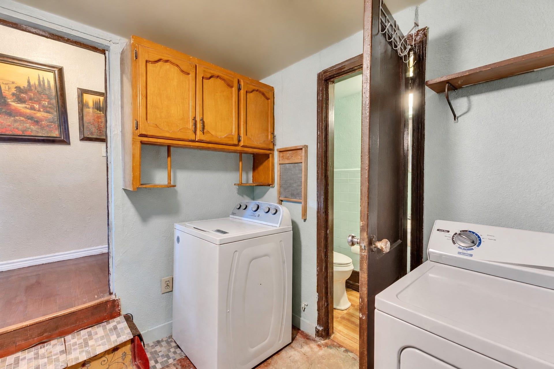 307 Azalea Street, Lake Jackson, TX 77566