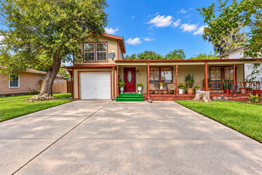Property photo for 307 Azalea Street, Lake Jackson, TX