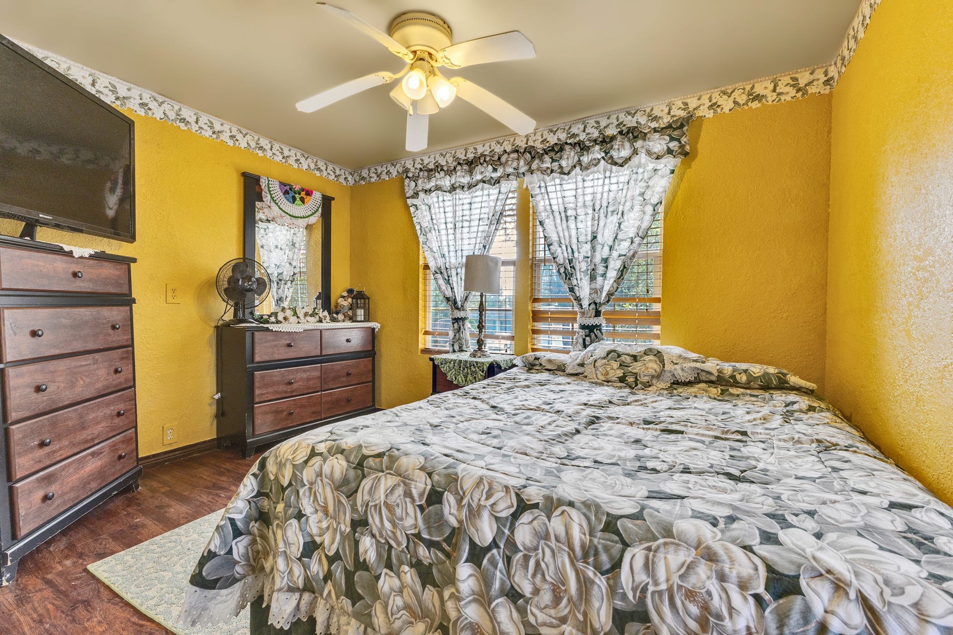 307 Azalea Street, Lake Jackson, TX 77566