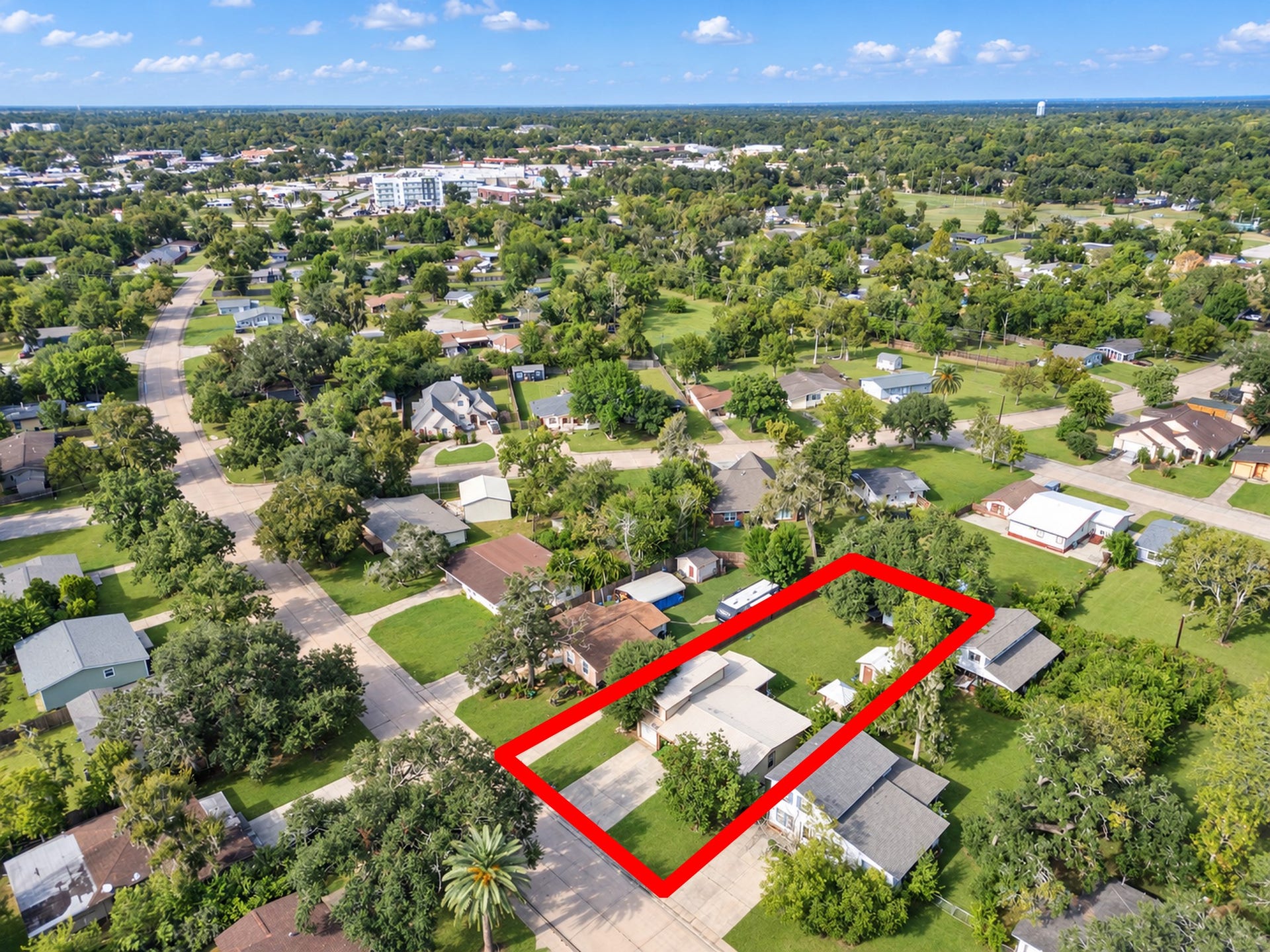 307 Azalea Street, Lake Jackson, TX 77566