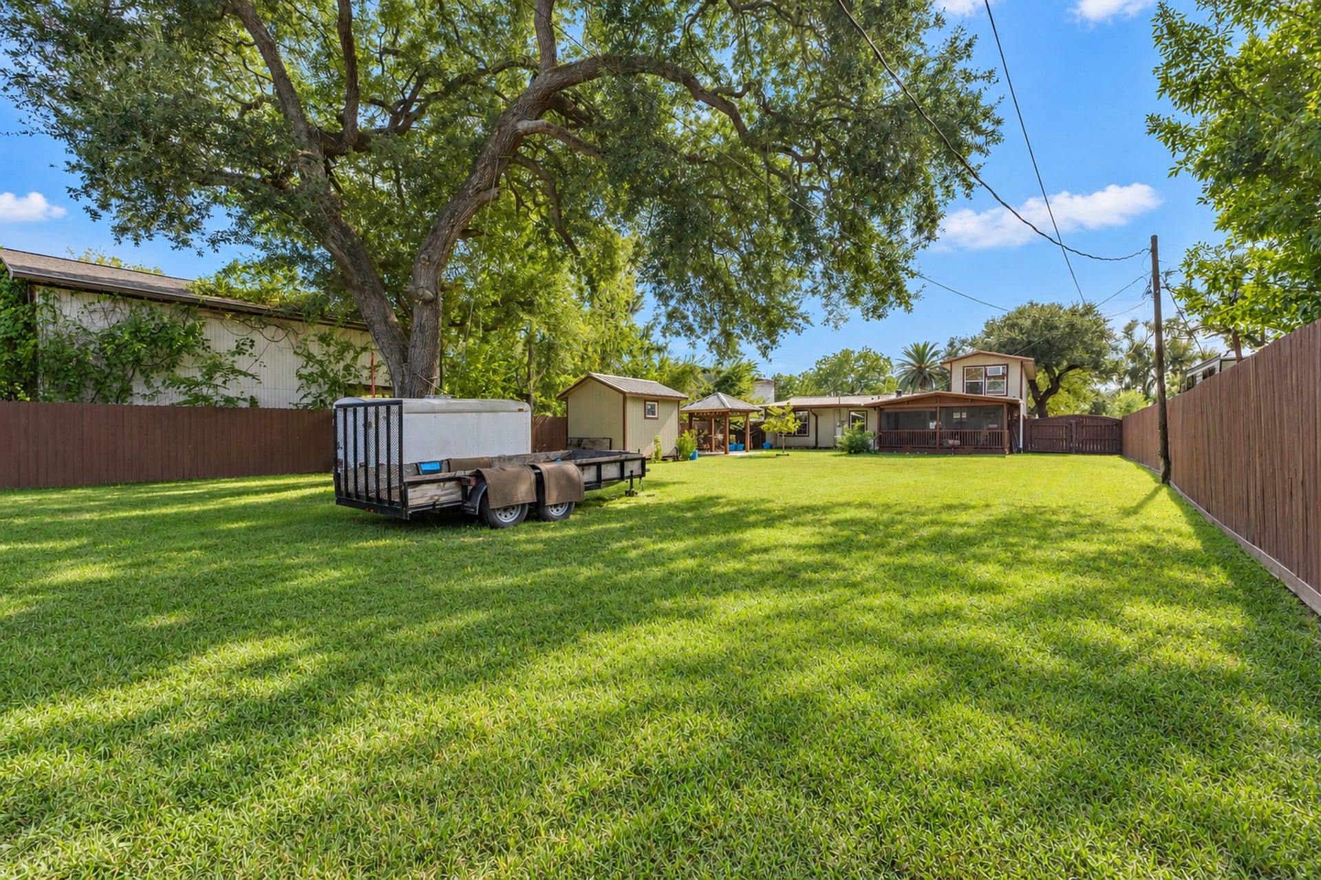 307 Azalea Street, Lake Jackson, TX 77566