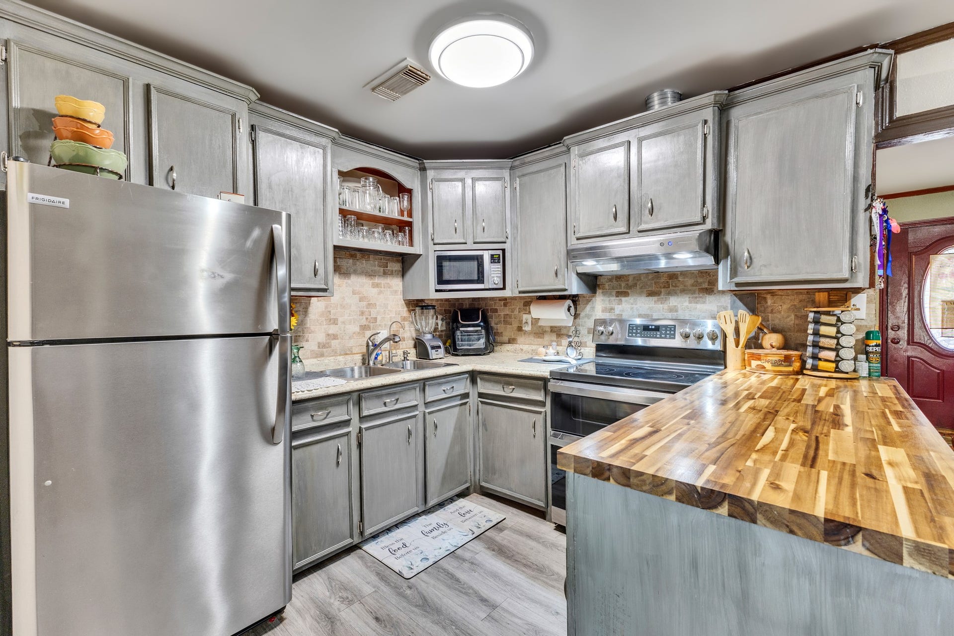 307 Azalea Street, Lake Jackson, TX 77566
