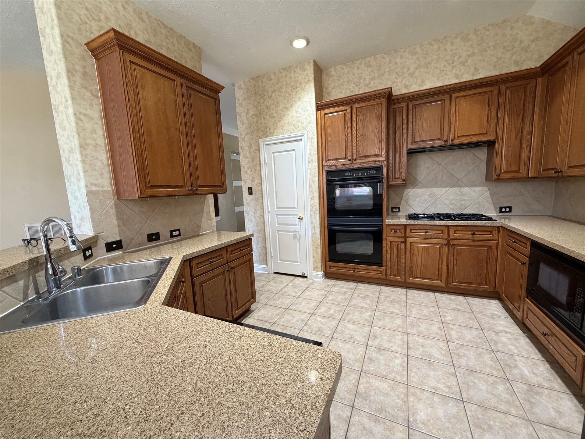 3303 Thistlegrove Lane, Sugar Land, TX 77498 3303 Thistlegrove Lane, Sugar Land, TX 77498
