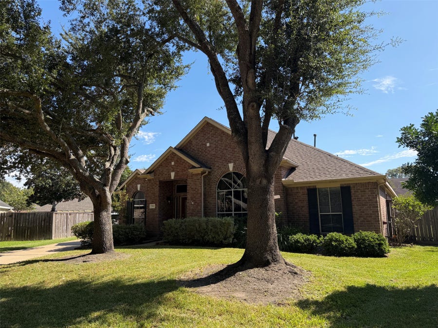 Property photo for 3303 Thistlegrove Lane, Sugar Land, TX