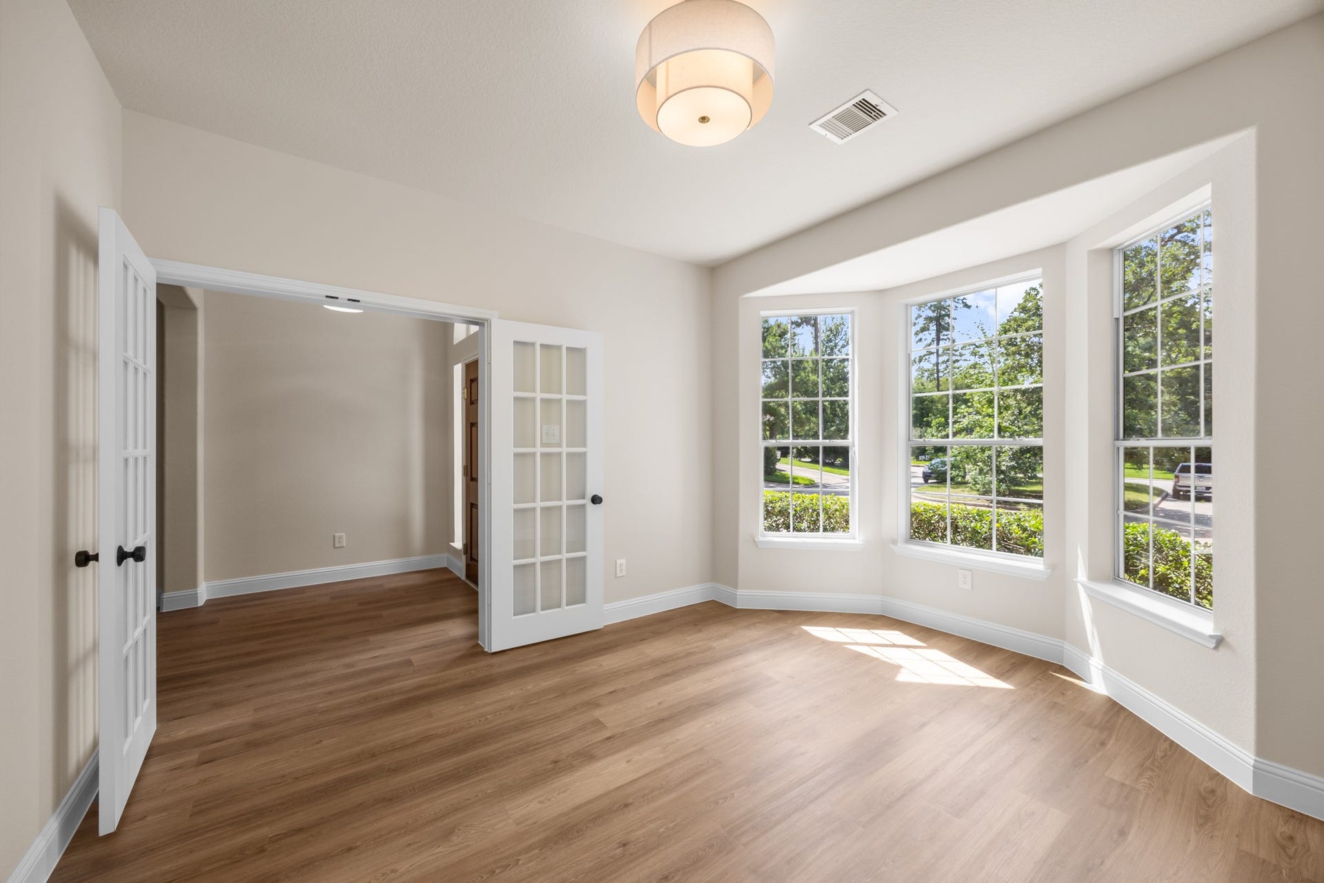 2 Gilded Crest Court, The Woodlands, TX 77382 Study with huge windows and great natural light.