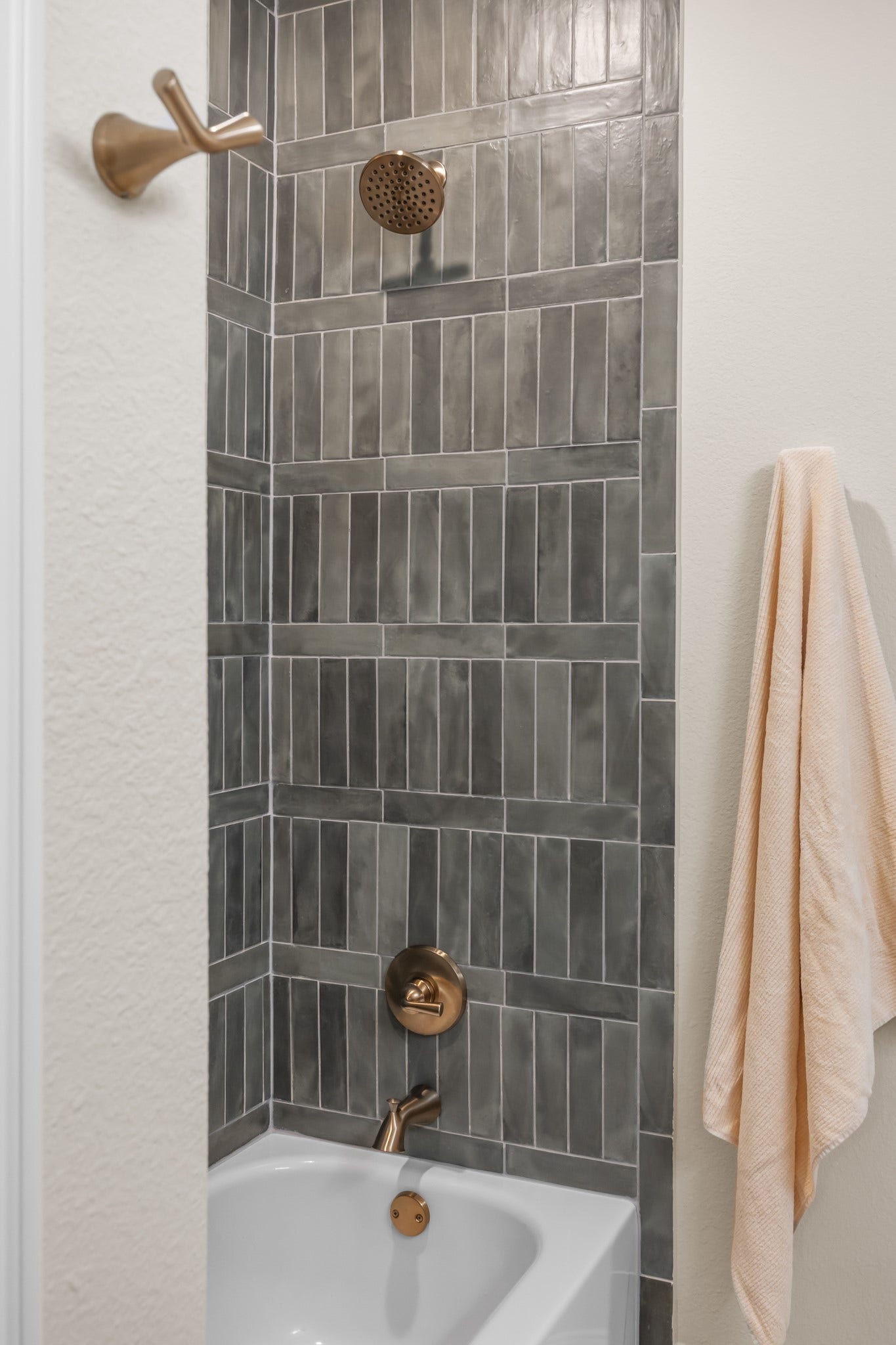 2 Gilded Crest Court, The Woodlands, TX 77382 Gorgeous tile work and hardware in the secondary bathroom.