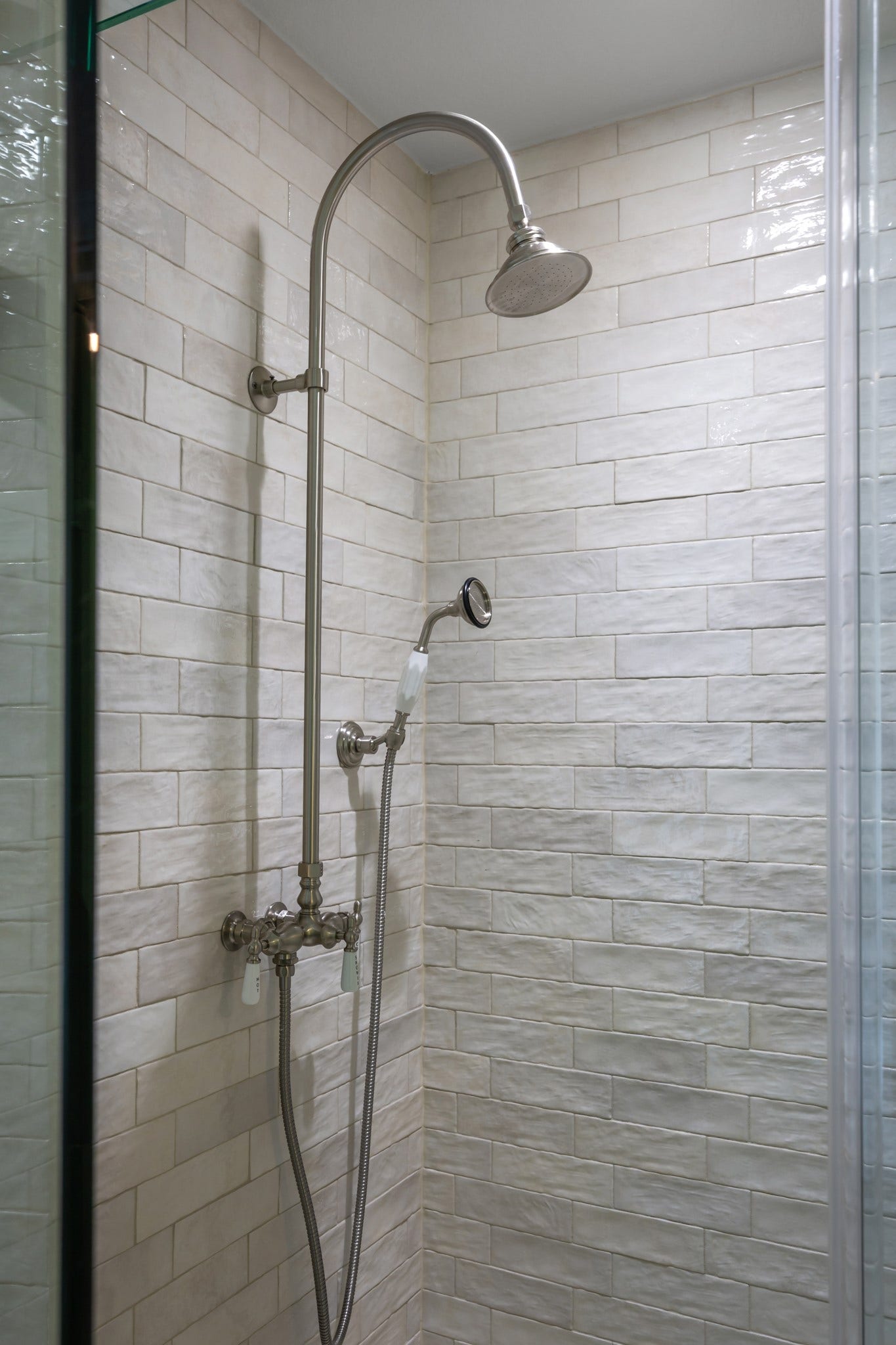 2 Gilded Crest Court, The Woodlands, TX 77382 Primary shower.