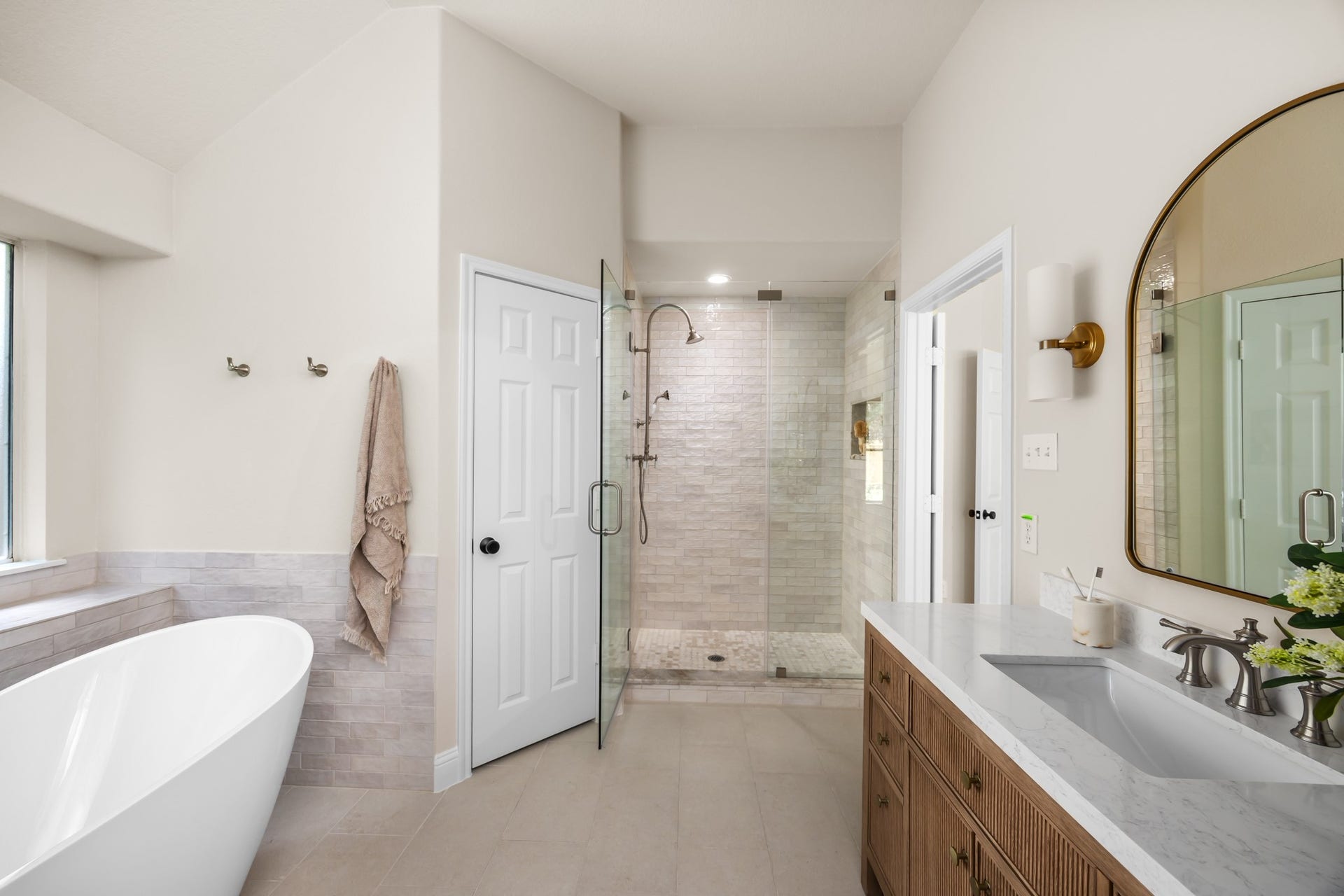 2 Gilded Crest Court, The Woodlands, TX 77382 2 Gilded Crest Court, The Woodlands, TX 77382