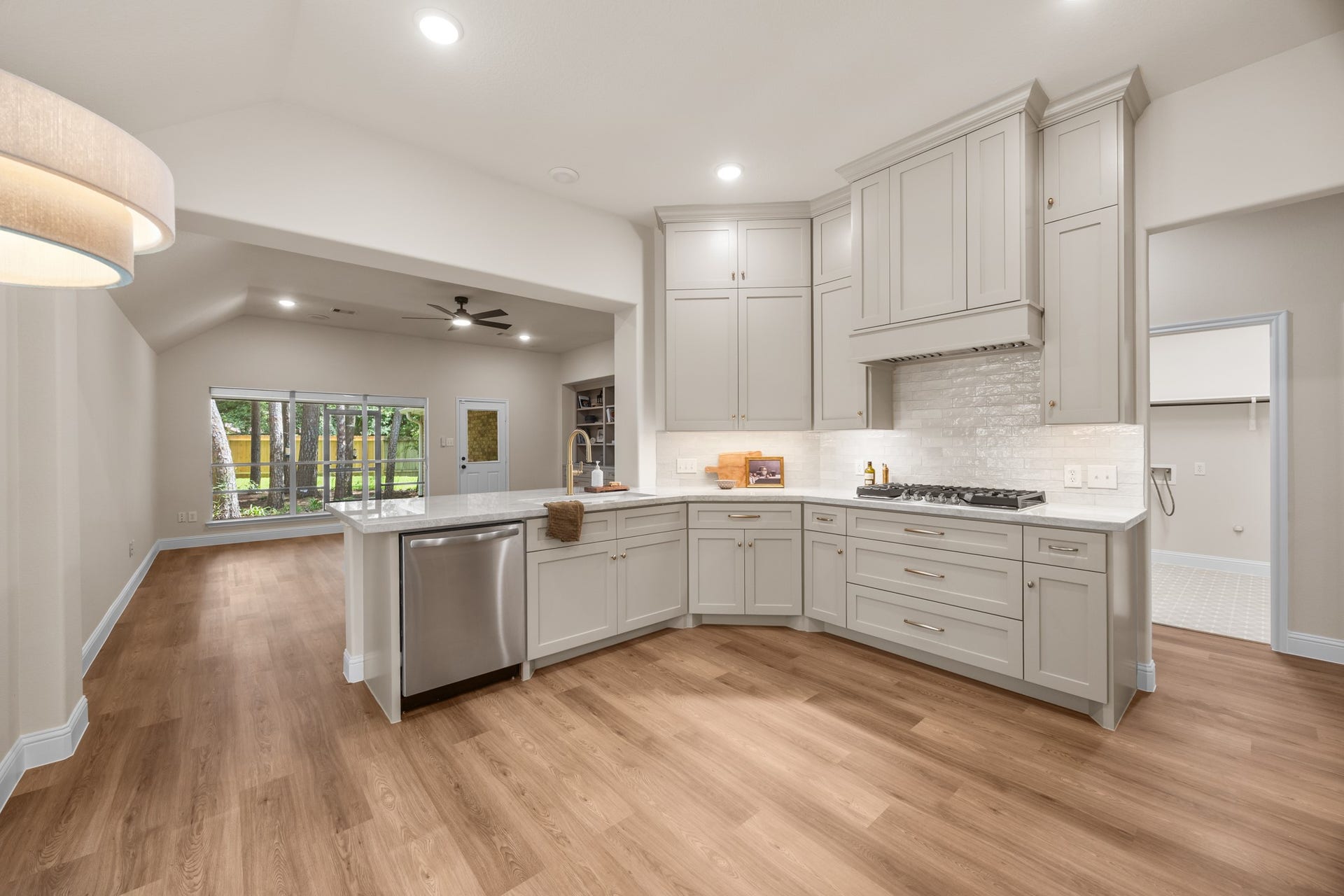 2 Gilded Crest Court, The Woodlands, TX 77382 Beautiful customs cabinets with new appliances, quartzite countertops and a farm sink.