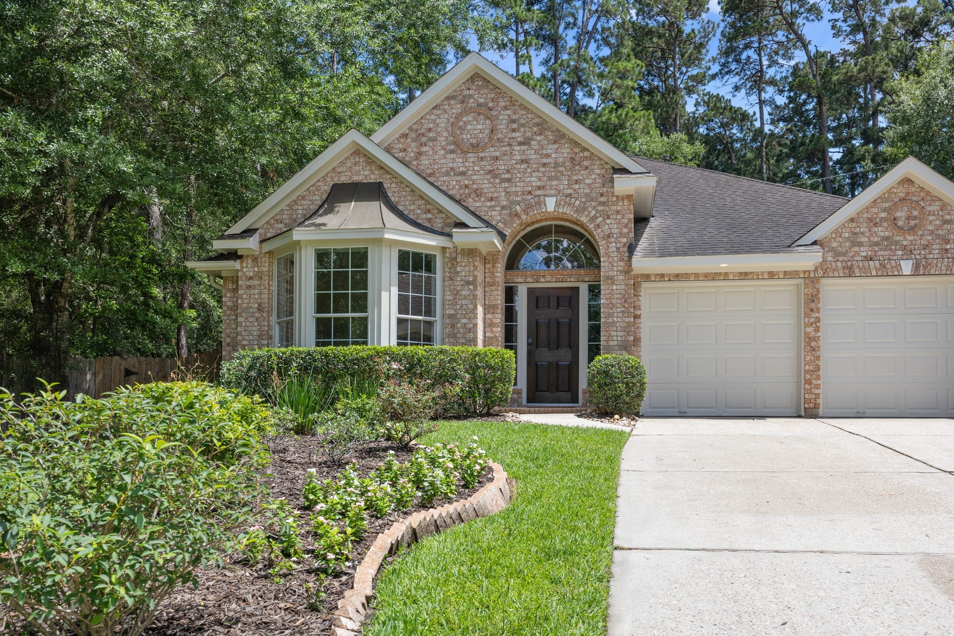 2 Gilded Crest Court, The Woodlands, TX 77382 Oversized lot on a cul-de-sac street.